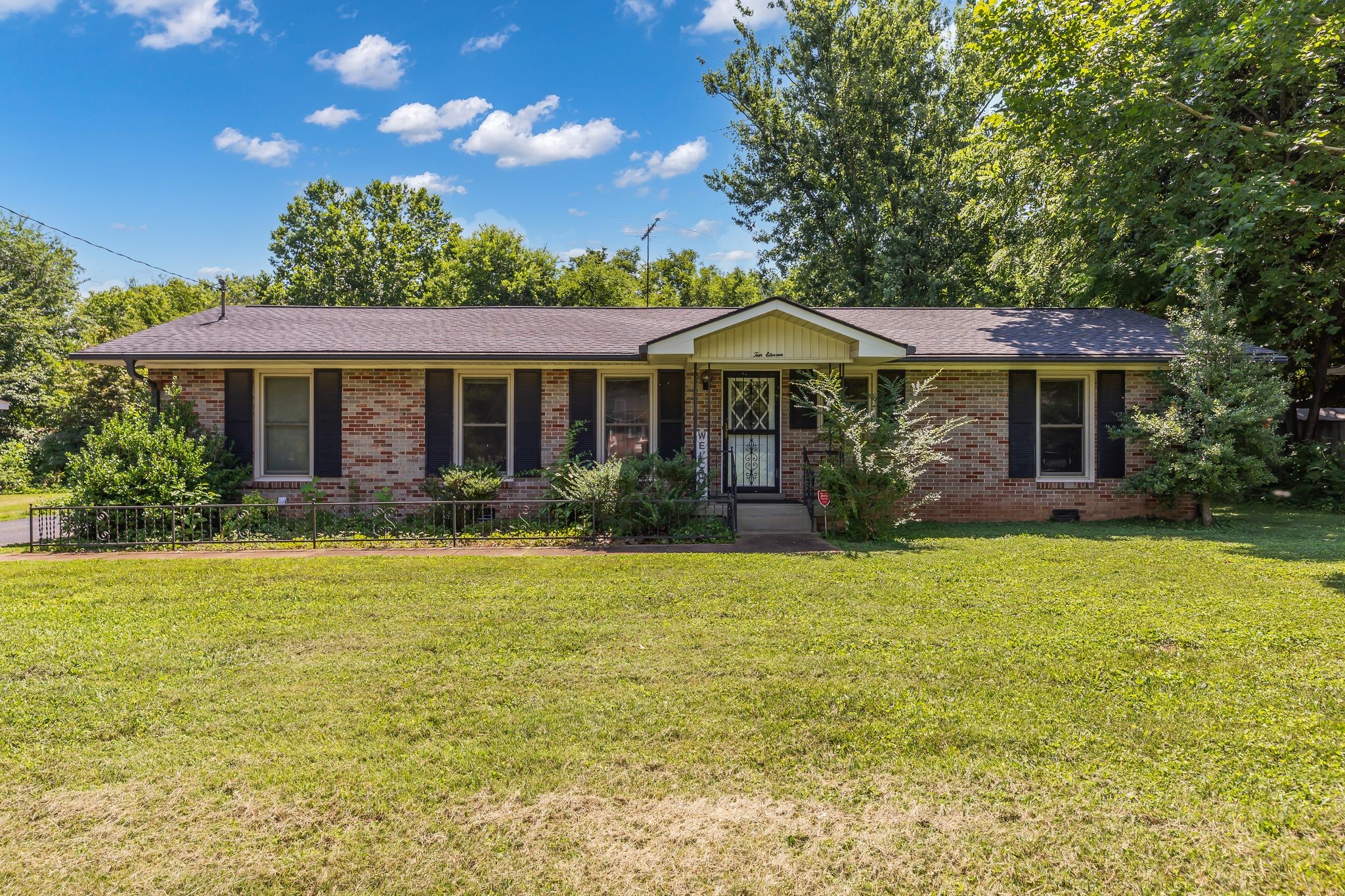 1011 S Baird Ln Property Photo 1