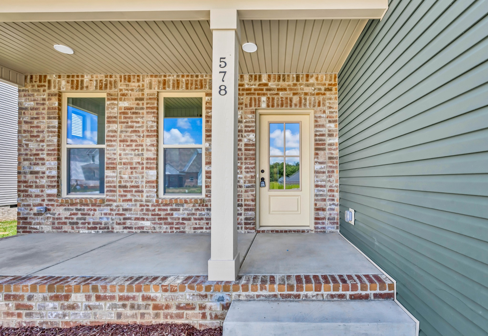 578 Pongracz Way Property Photo 4