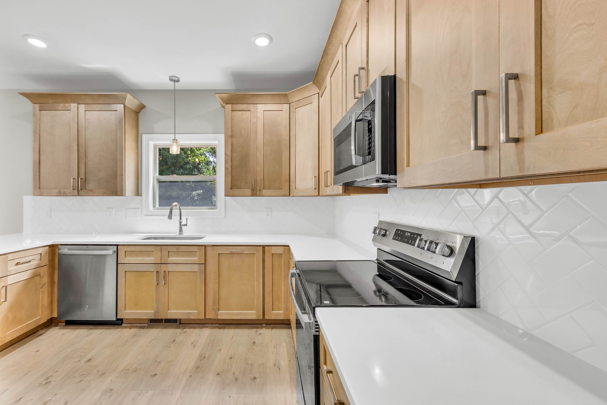 578 Pongracz Way Property Photo 13