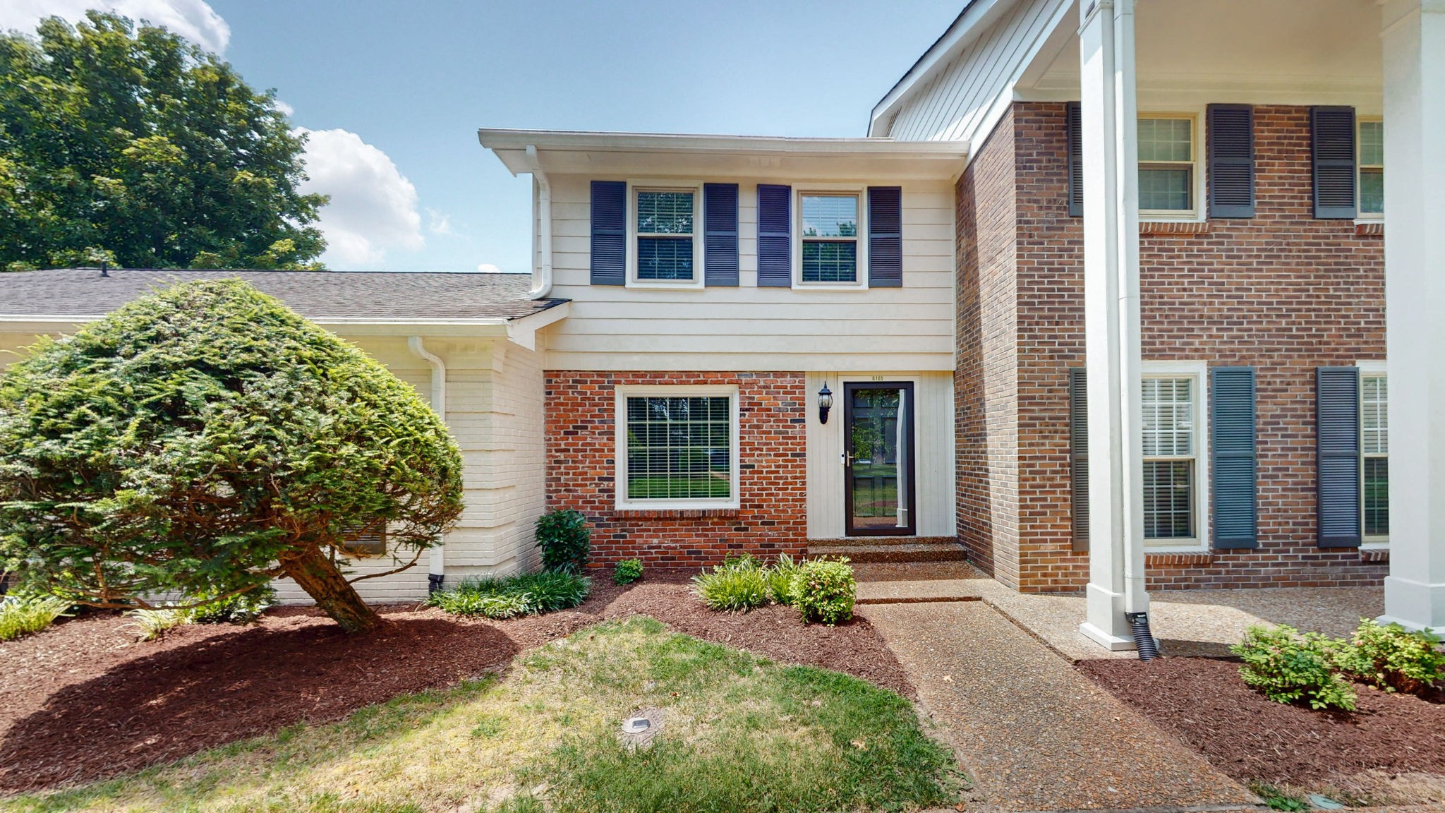 1002 E Northfield Blvd Property Photo 1