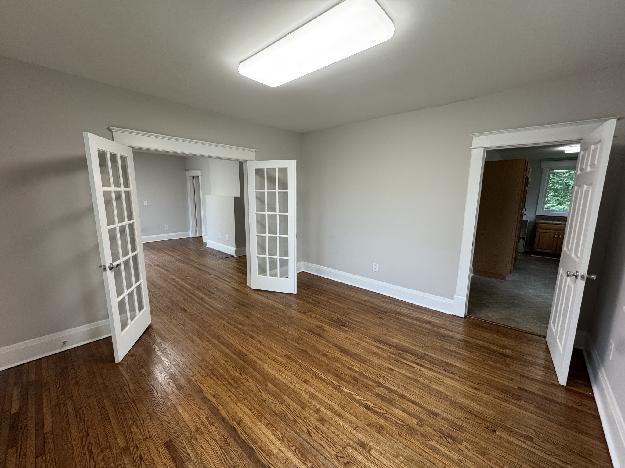 106 S Tarver Ave Property Photo 3