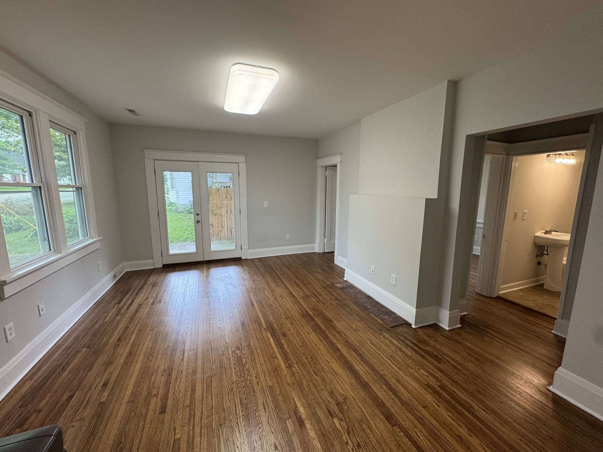 106 S Tarver Ave Property Photo 5