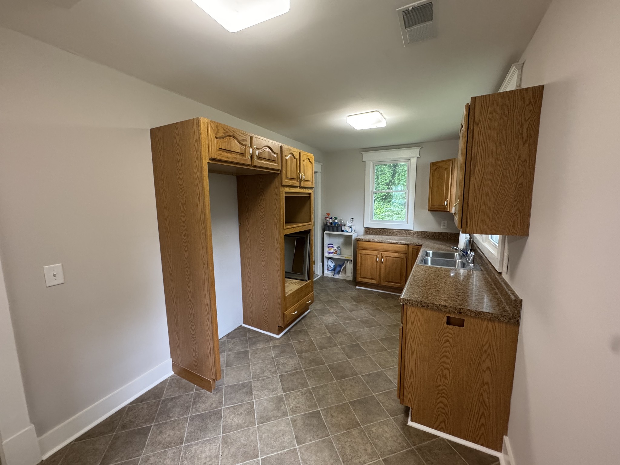 106 S Tarver Ave Property Photo 8