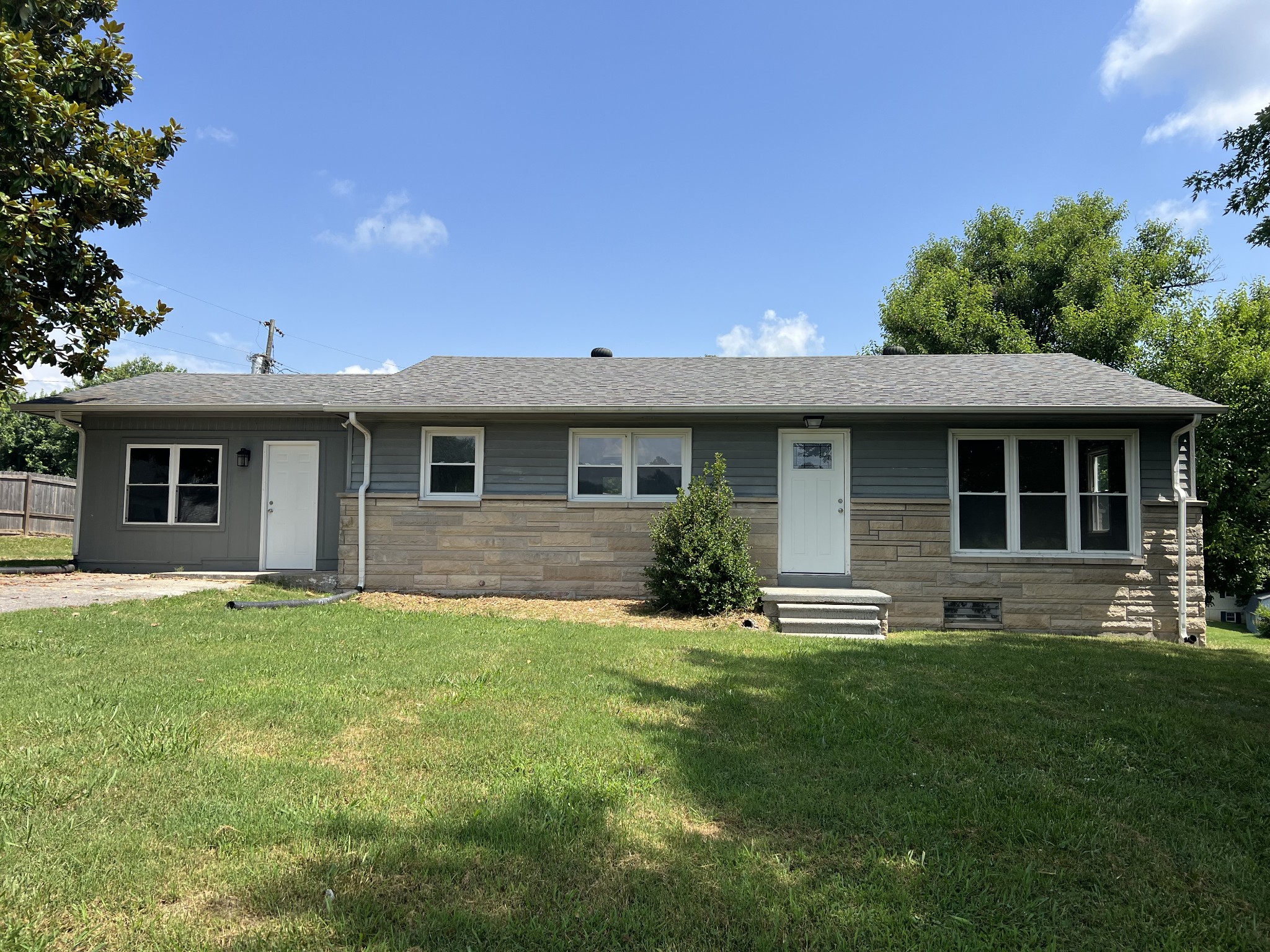 208 Skyline Dr Property Photo 1