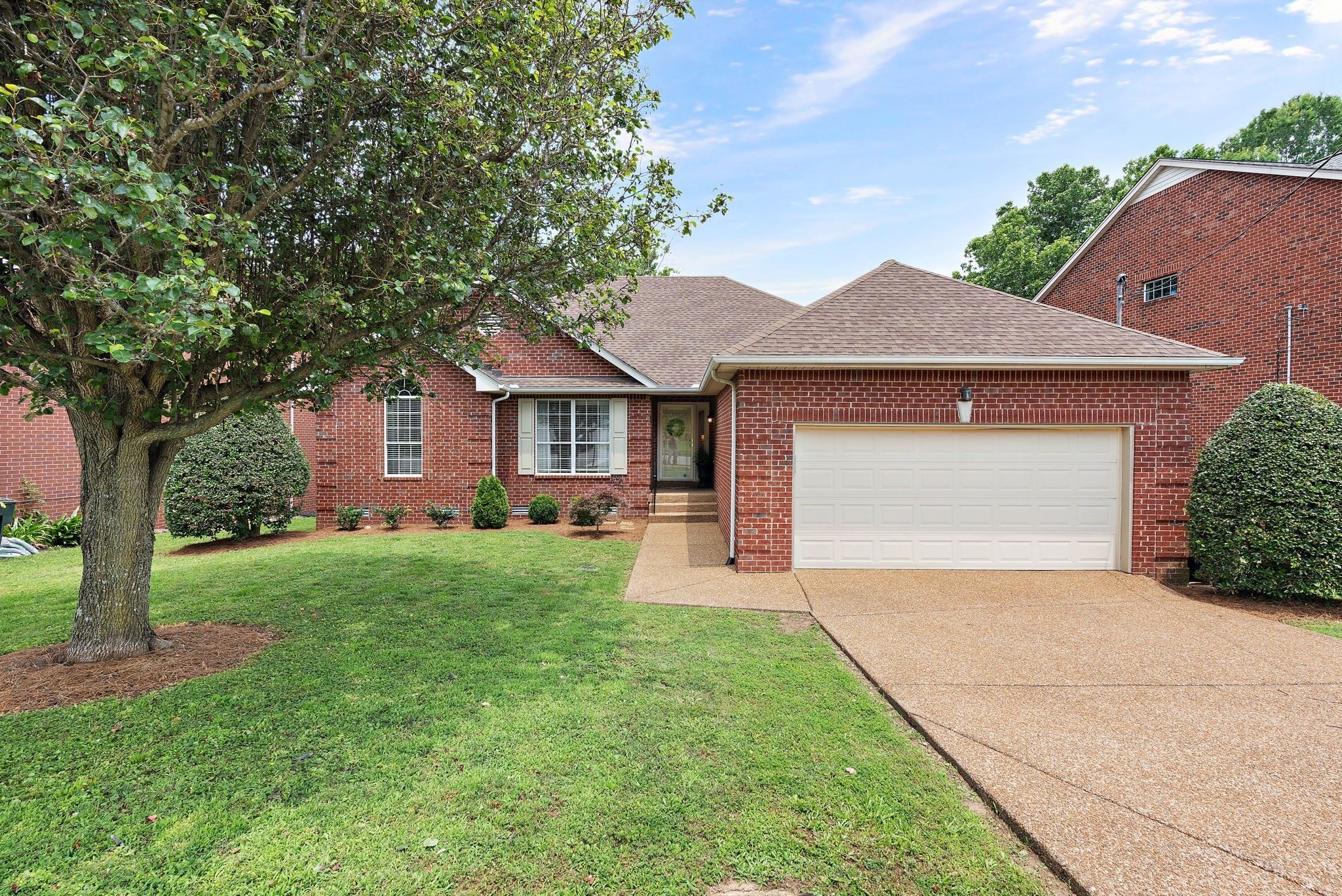 6872 Sunnywood Dr Property Photo 1