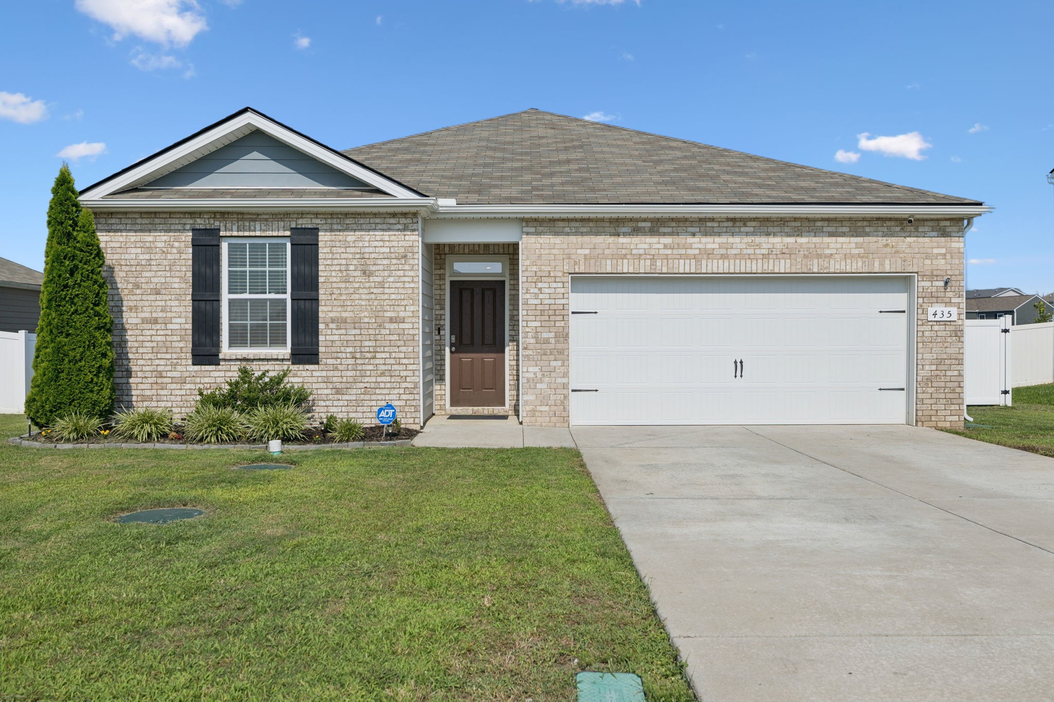 435 Lauren Ln Property Photo 1