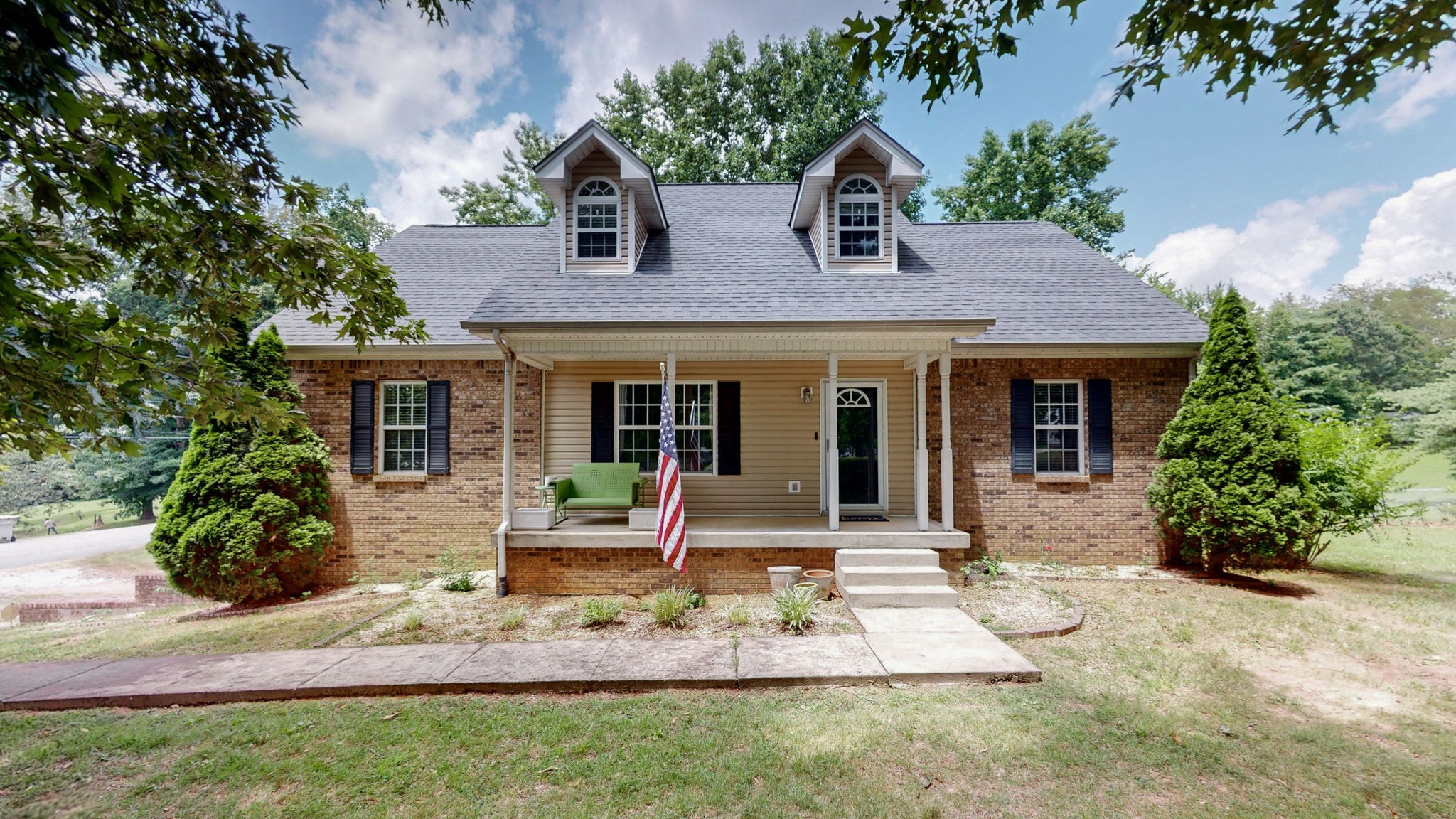 1006 Summer Ln Property Photo 1