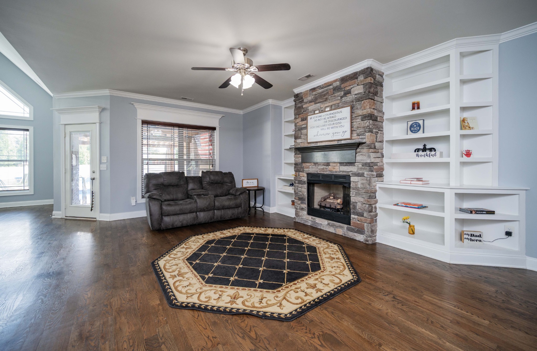 2331 Lionheart Dr Property Photo 5