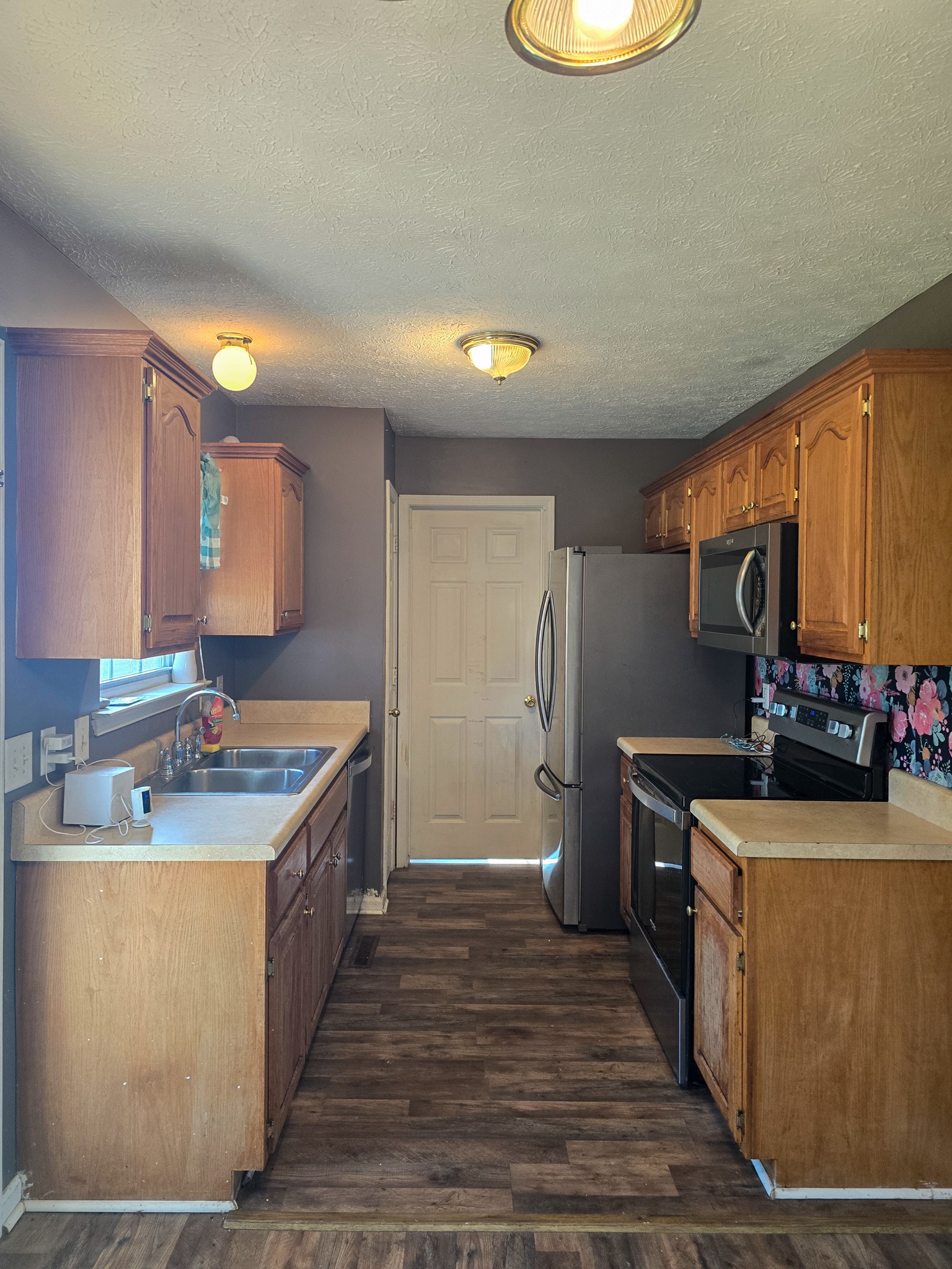 116 Chad St, E Property Photo 3