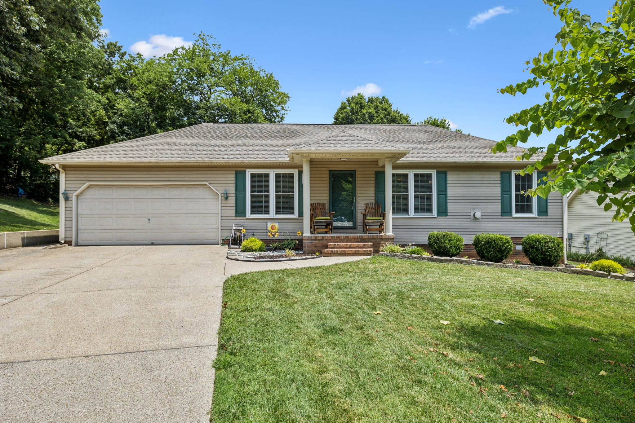 1008 Ash Cir Property Photo 1