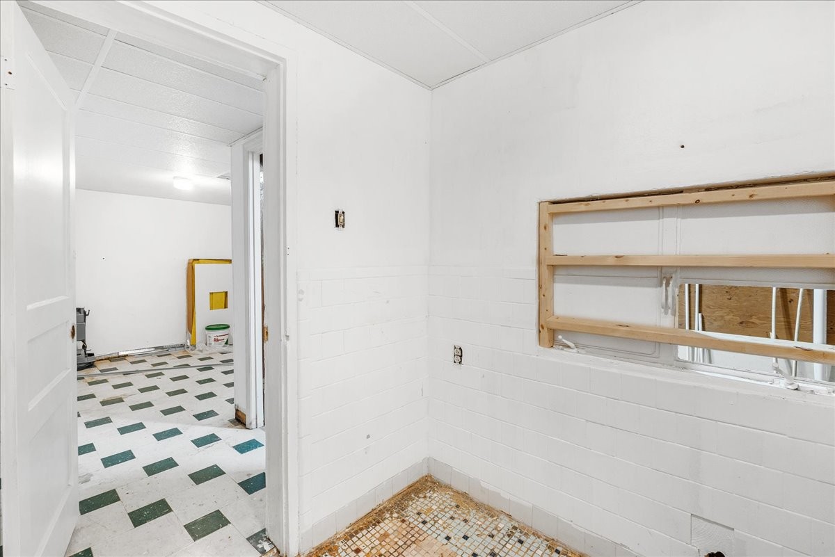 1055 Dinah Shore Blvd Property Photo 19