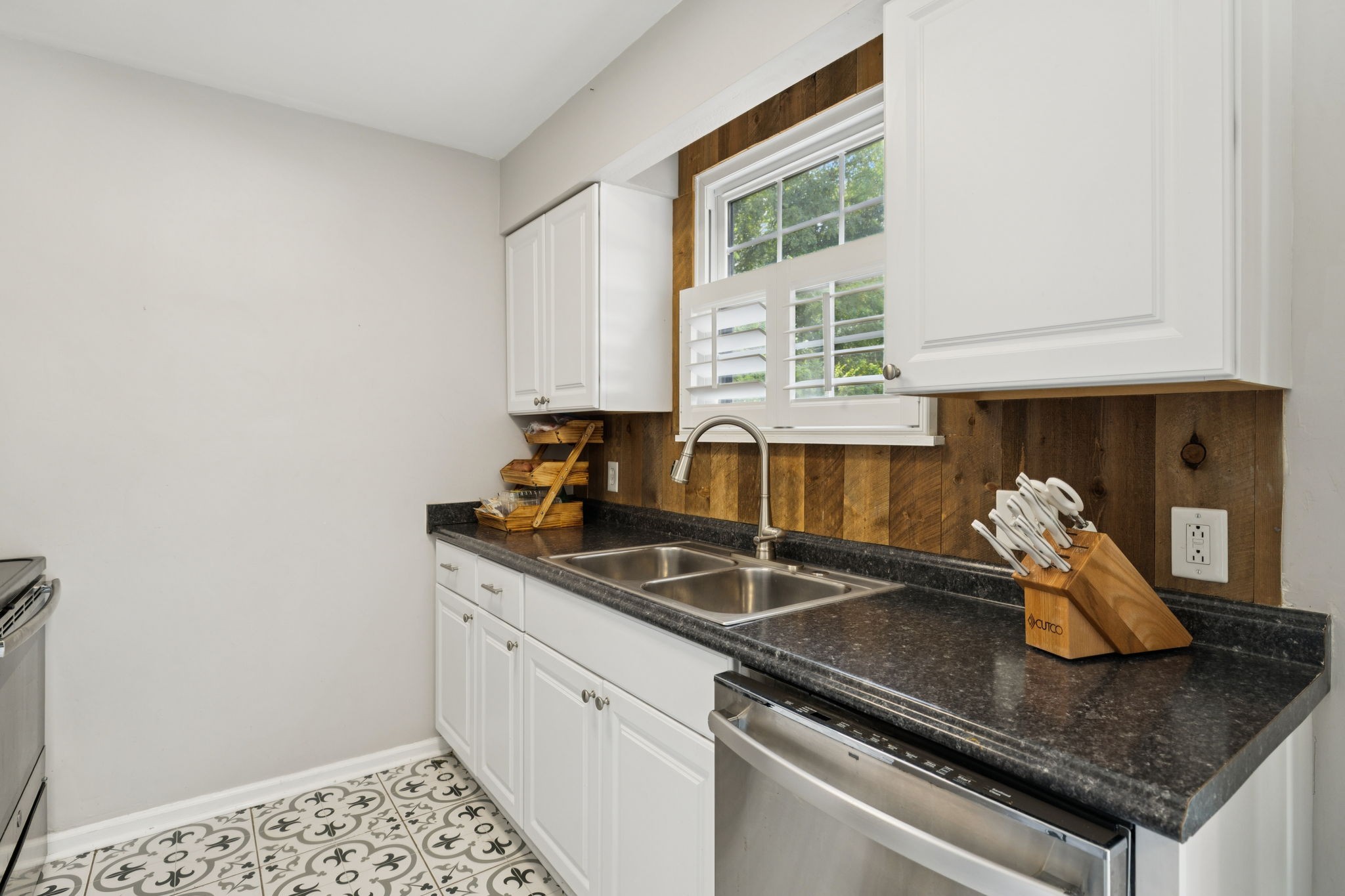 3215 E Lake Dr Property Photo 6