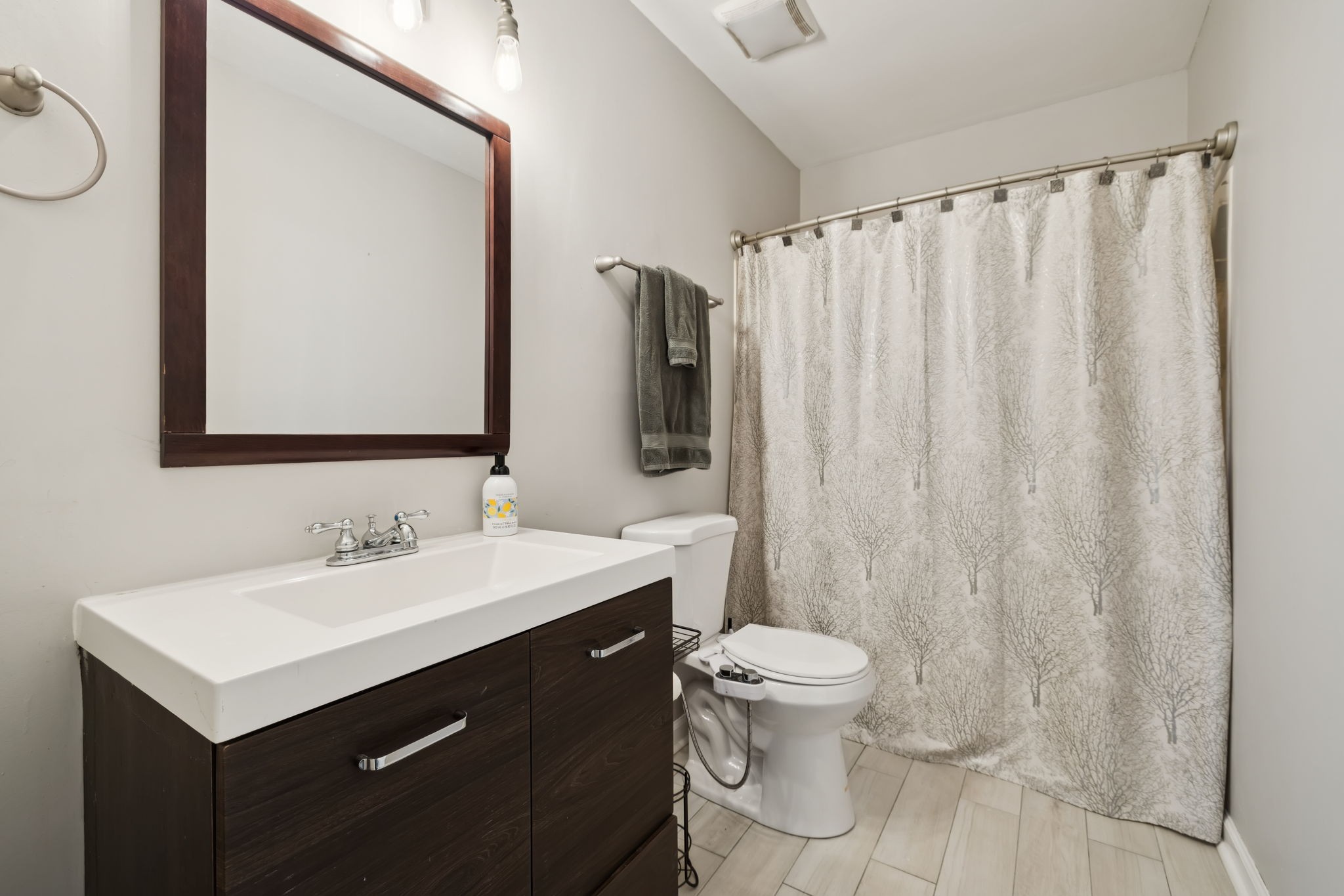 3215 E Lake Dr Property Photo 12