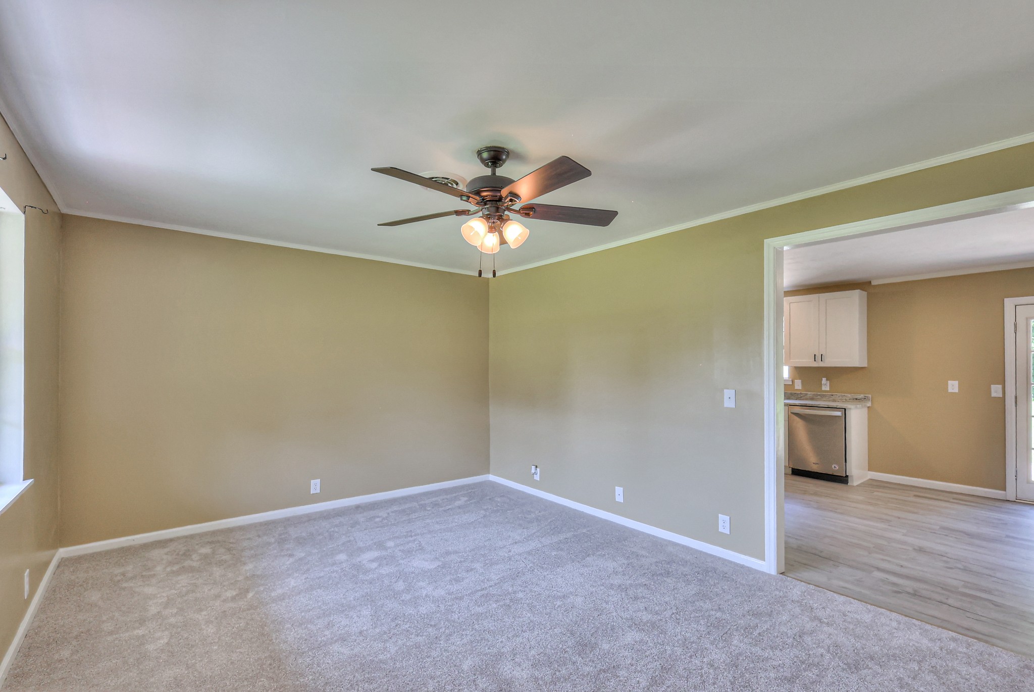 218 Peachtree St Property Photo 3