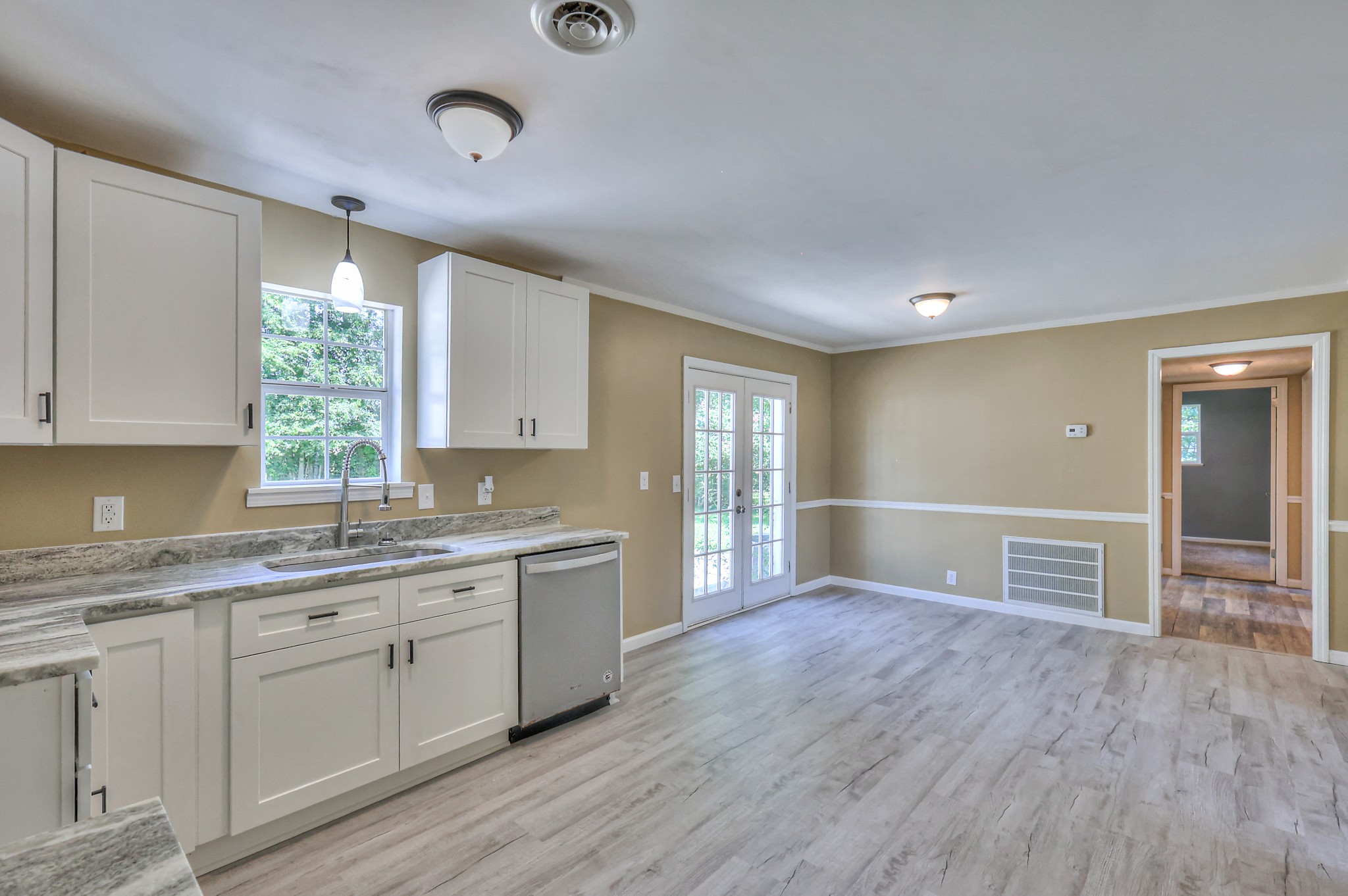 218 Peachtree St Property Photo 6