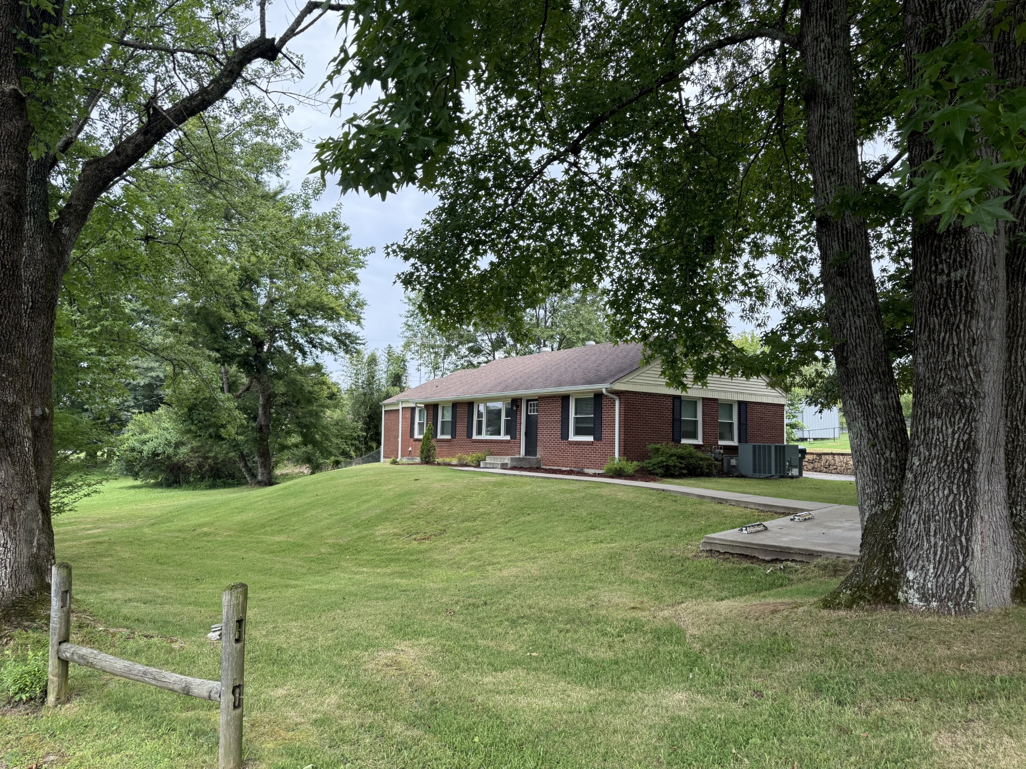 101 Lake Circle Dr Property Photo 1
