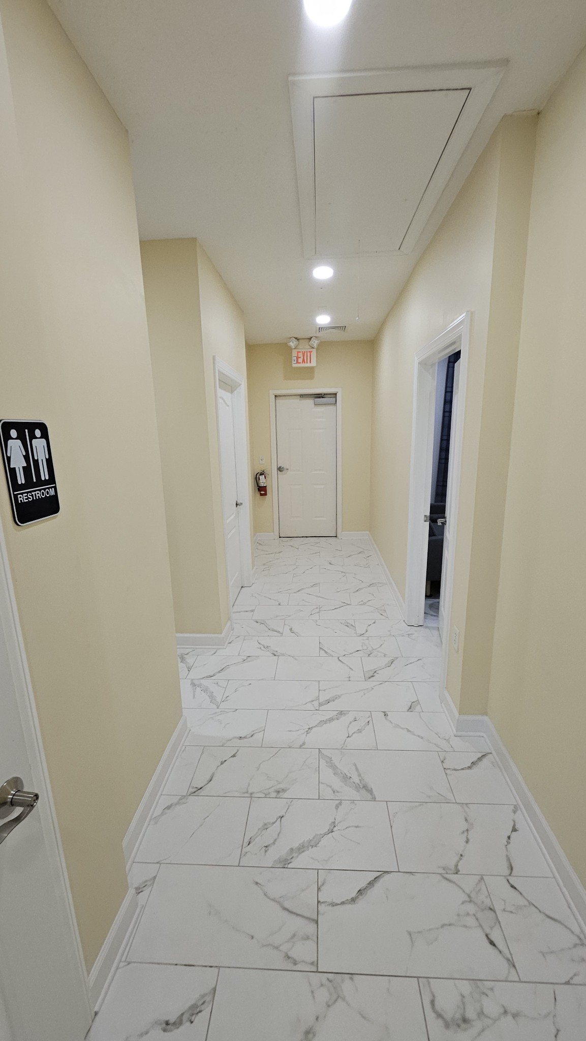 400 Sugartree Lane Property Photo 8