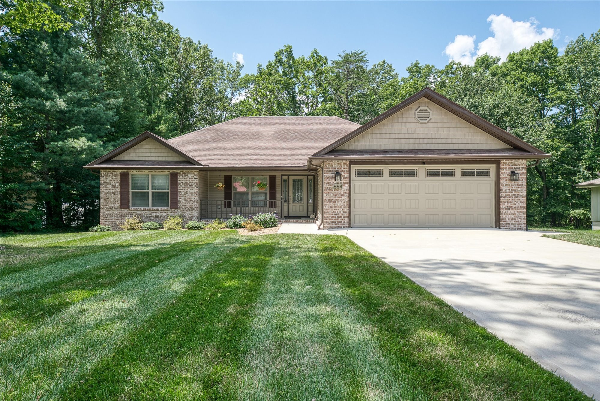 664 Mockingbird Dr Property Photo 1