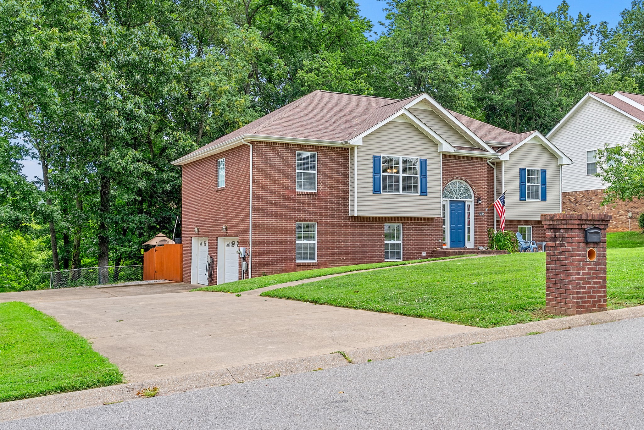 3407 N Henderson Way Property Photo 3