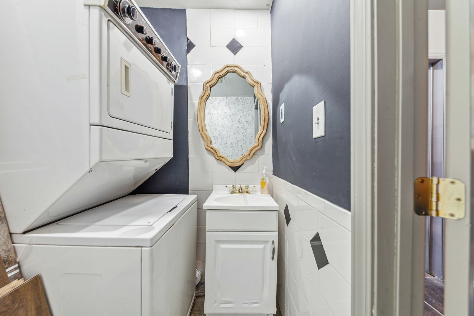 211 N 1st St Property Photo 17