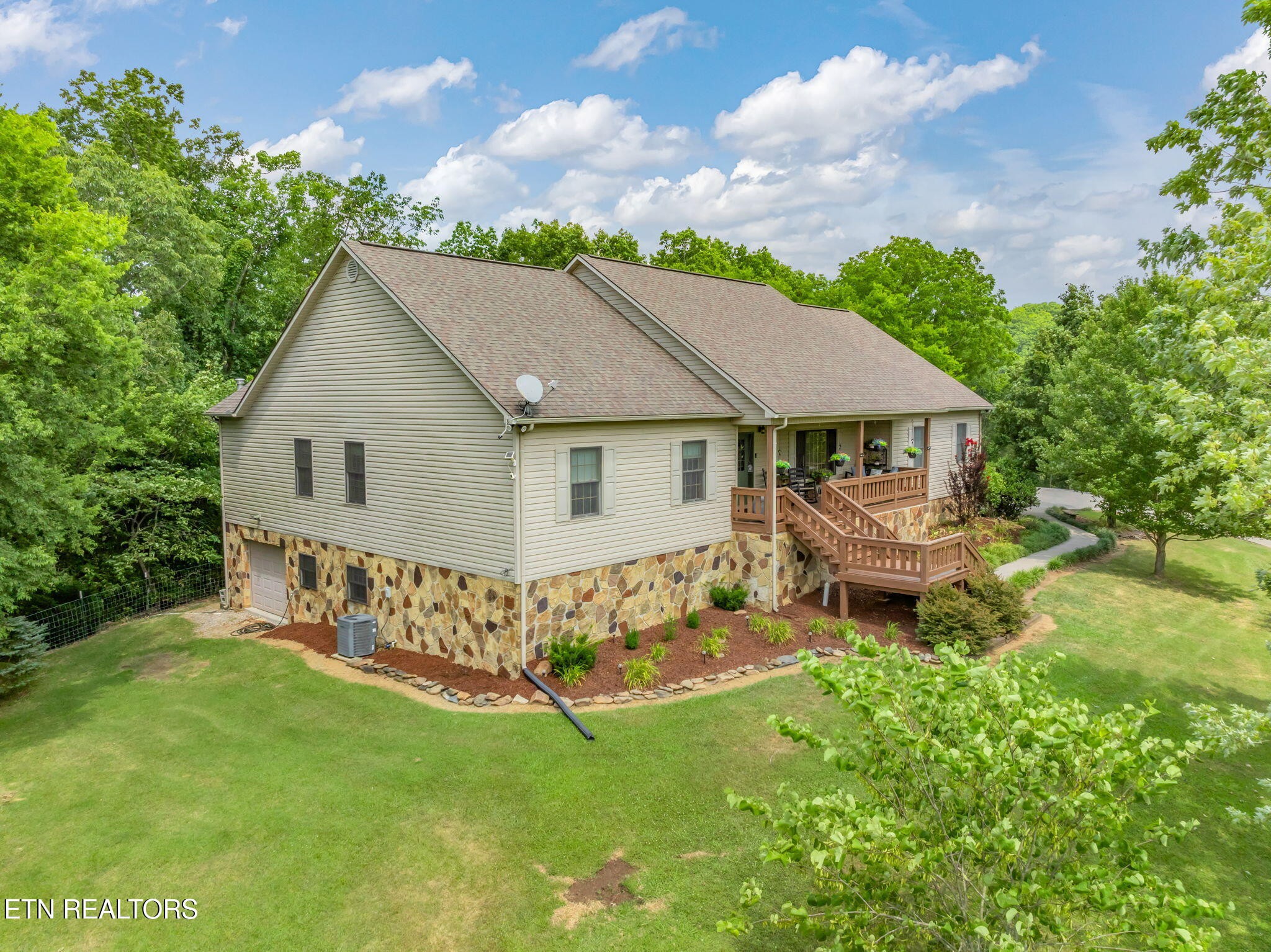 1668 Deerwood Rd