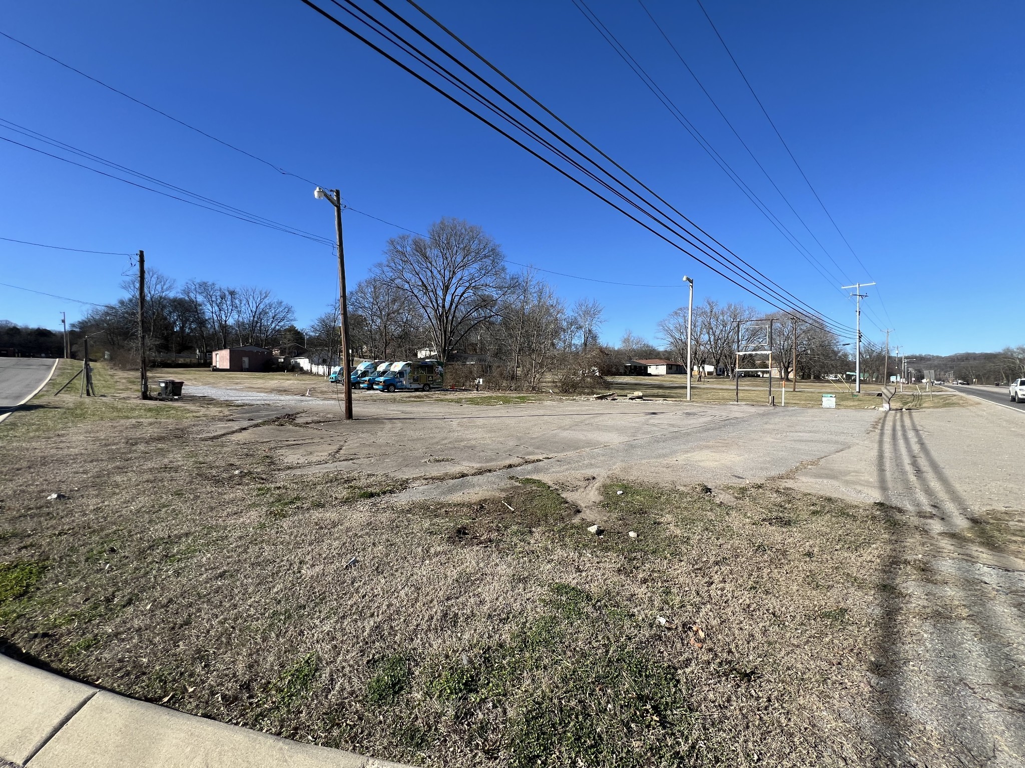1126 Louisville Hwy Property Photo 2