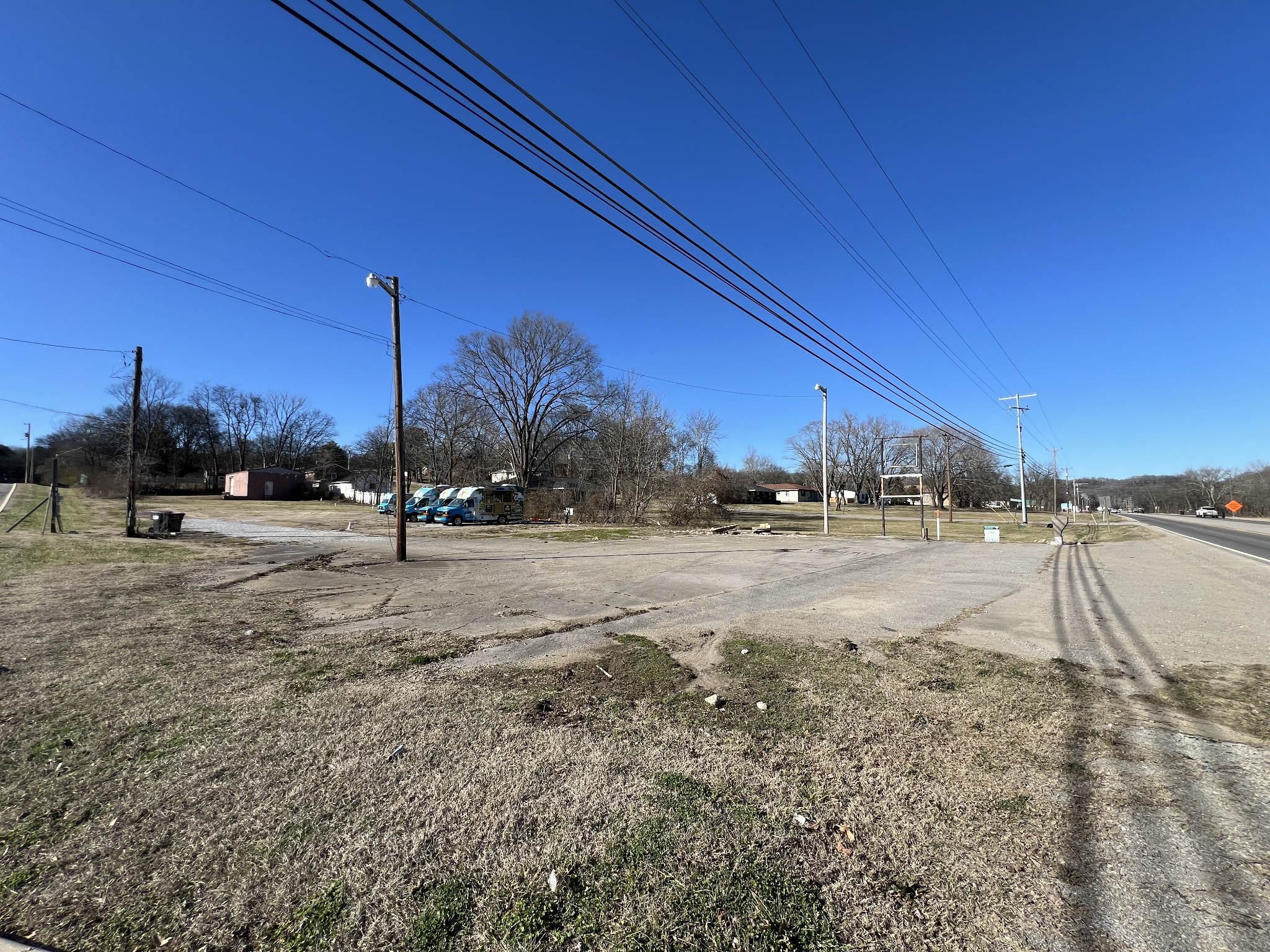 1126 Louisville Hwy Property Photo 3