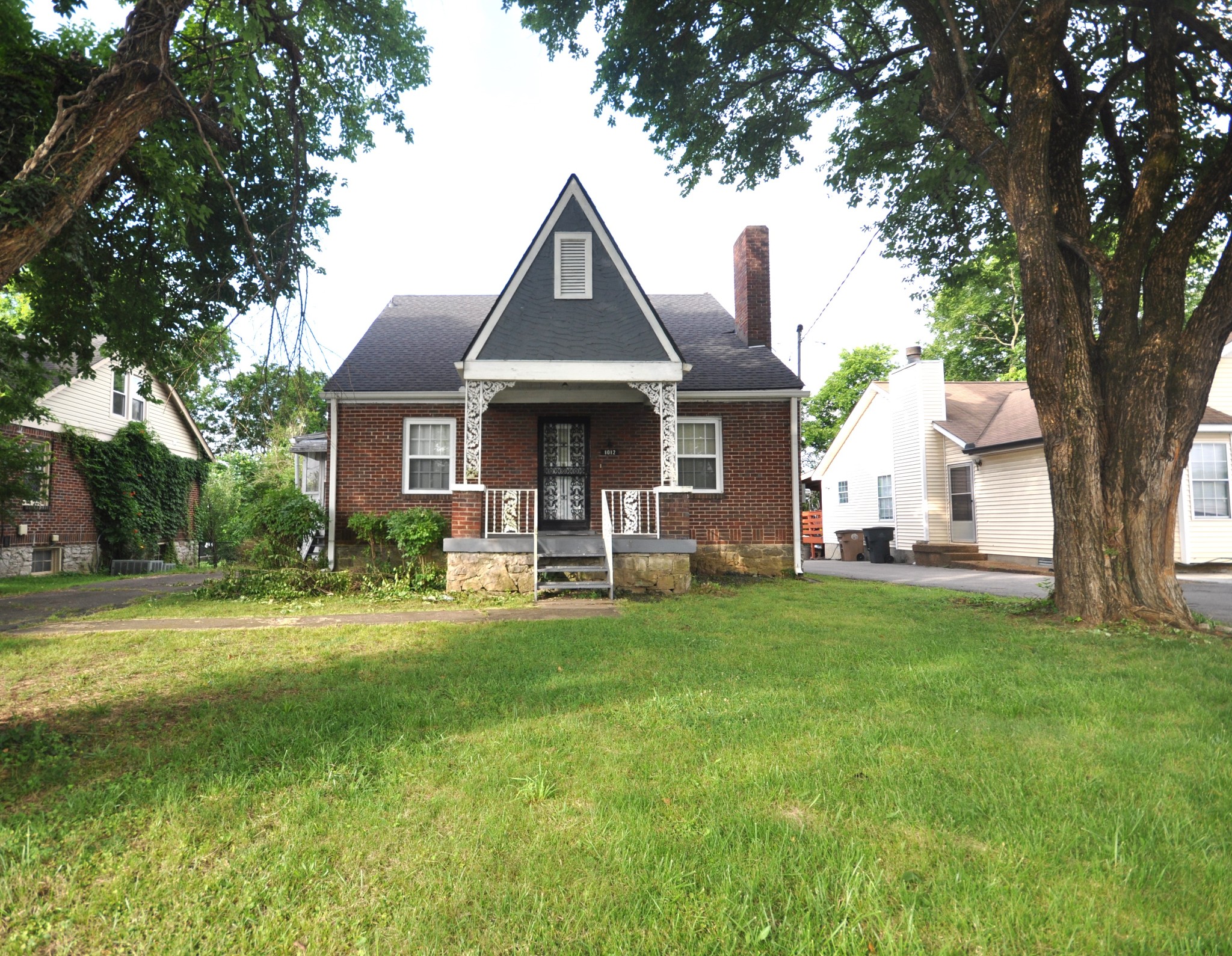 1012 Hart Ln Property Photo 1