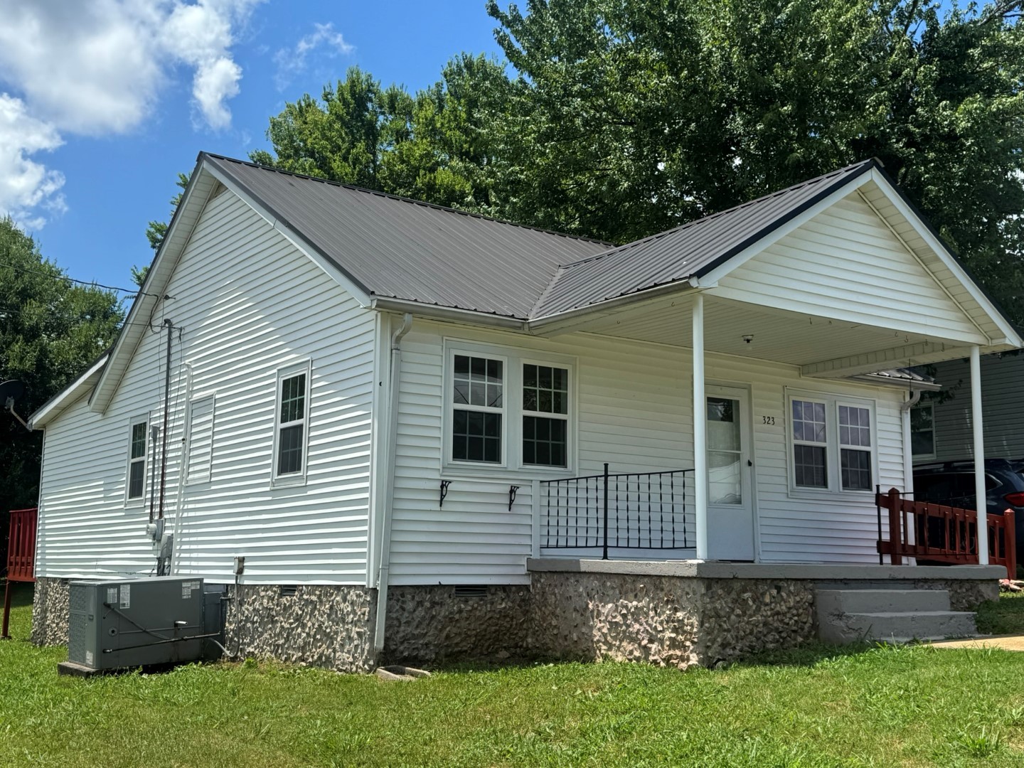 323 Hayes St