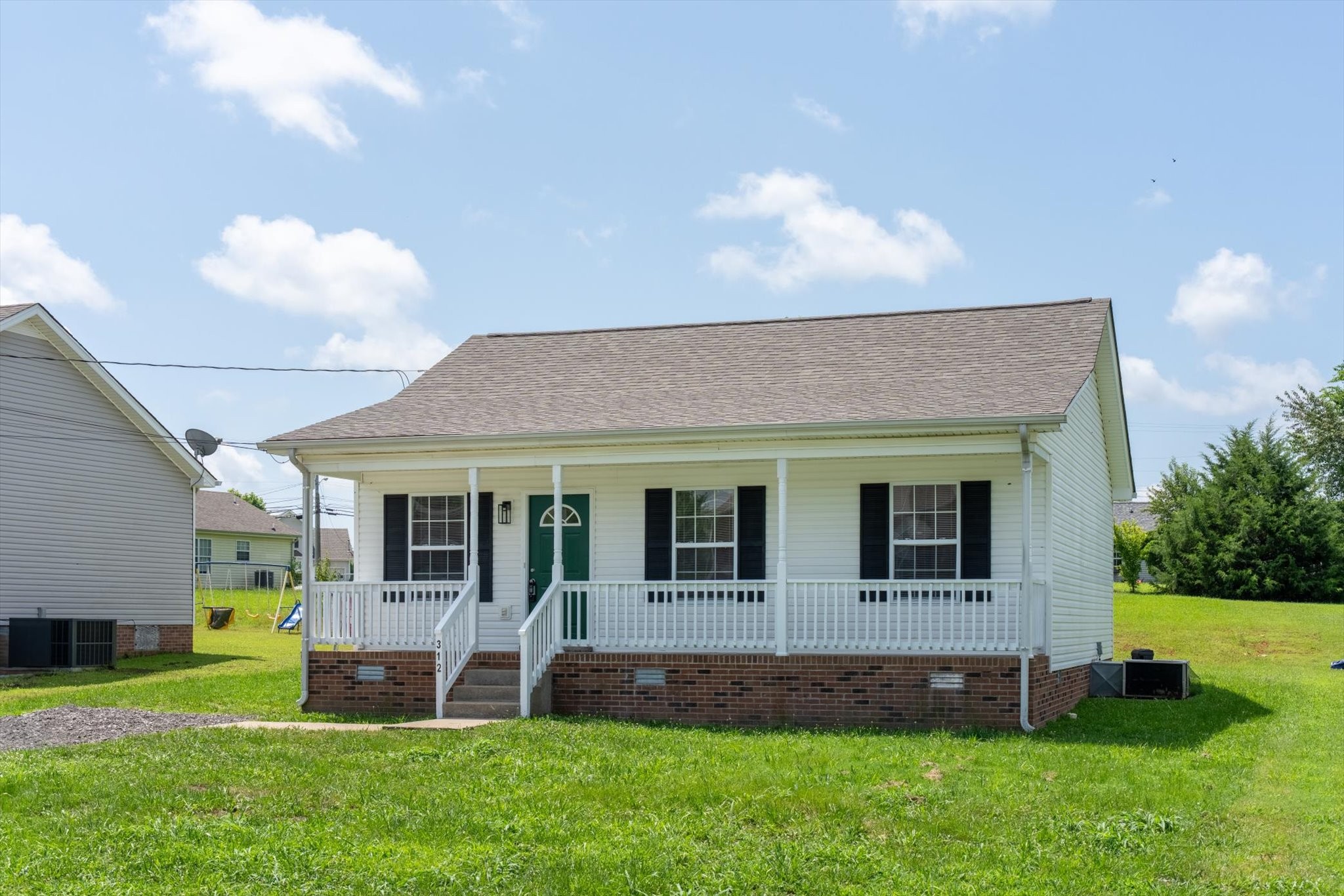 312 Lansinger Ln Property Photo 3