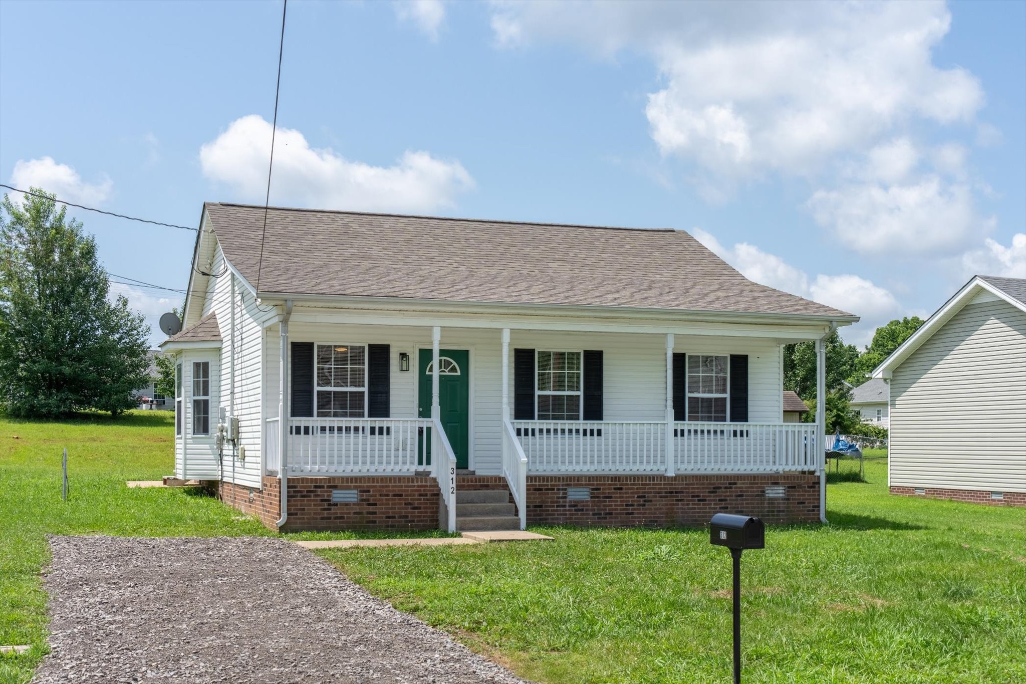312 Lansinger Ln Property Photo 5