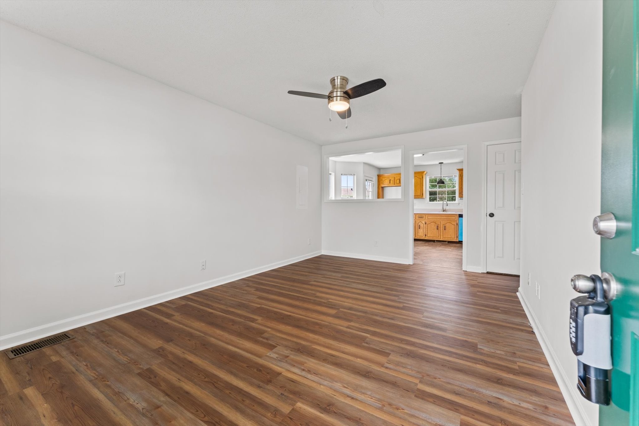 312 Lansinger Ln Property Photo 8