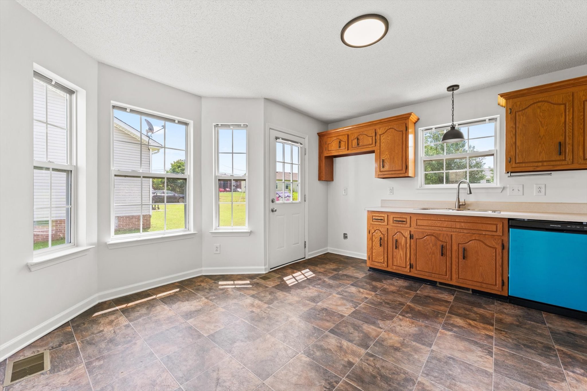 312 Lansinger Ln Property Photo 9