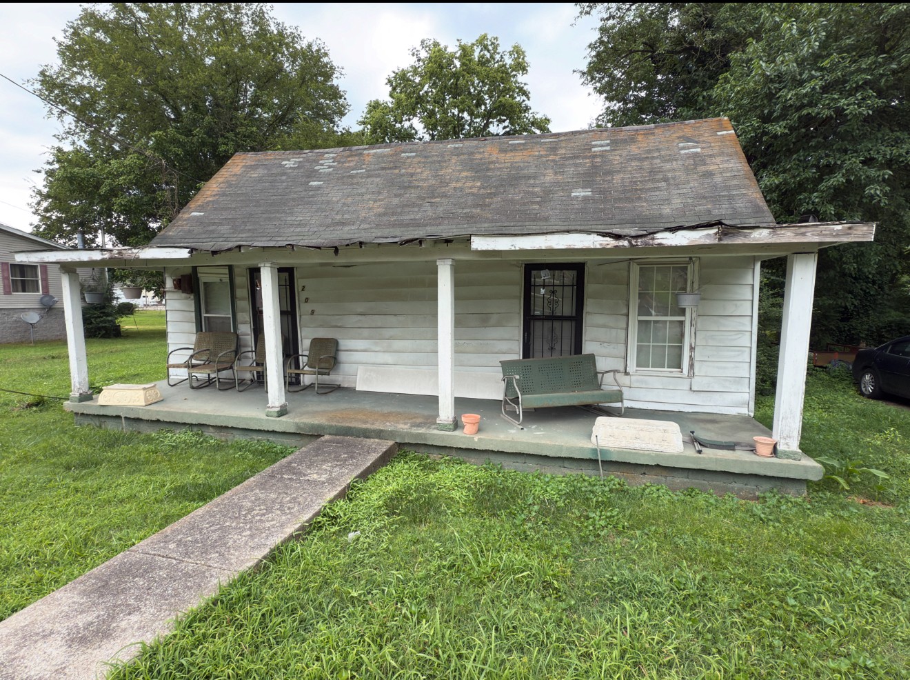 209 Olive St Property Photo 1