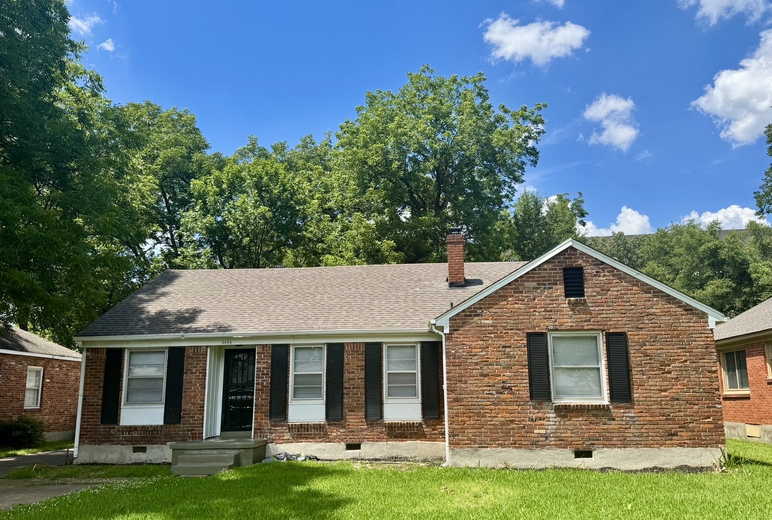 3084 Edgeware Rd, S Property Photo 1