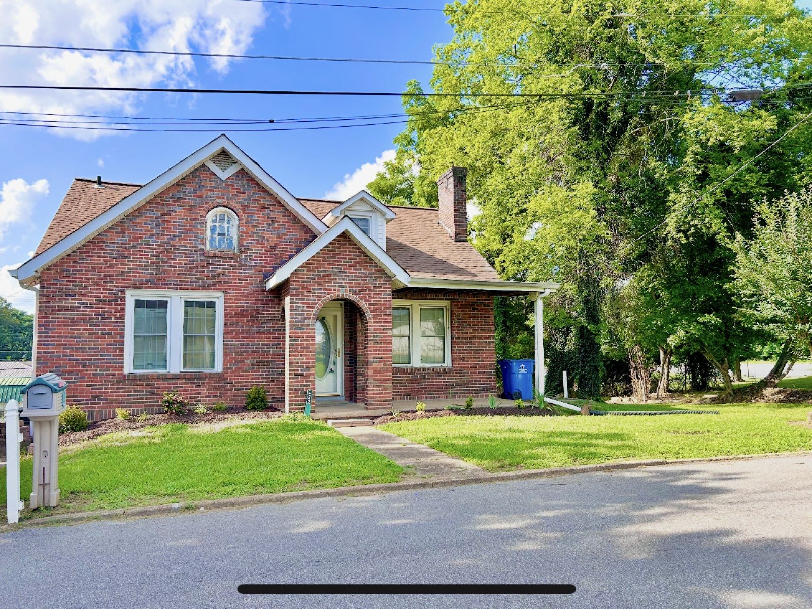 122 W Lake St