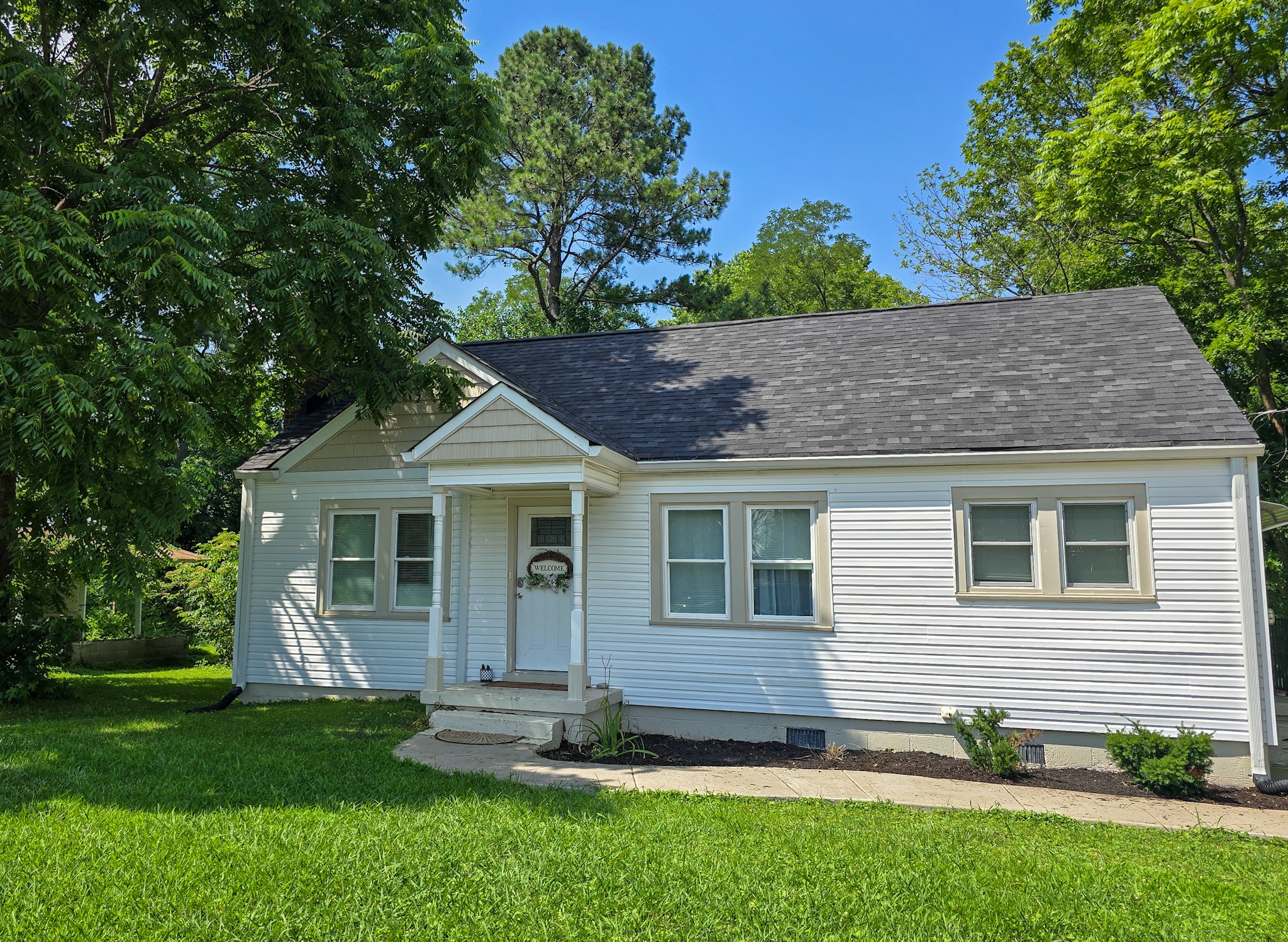 103 Oak St Property Photo 1