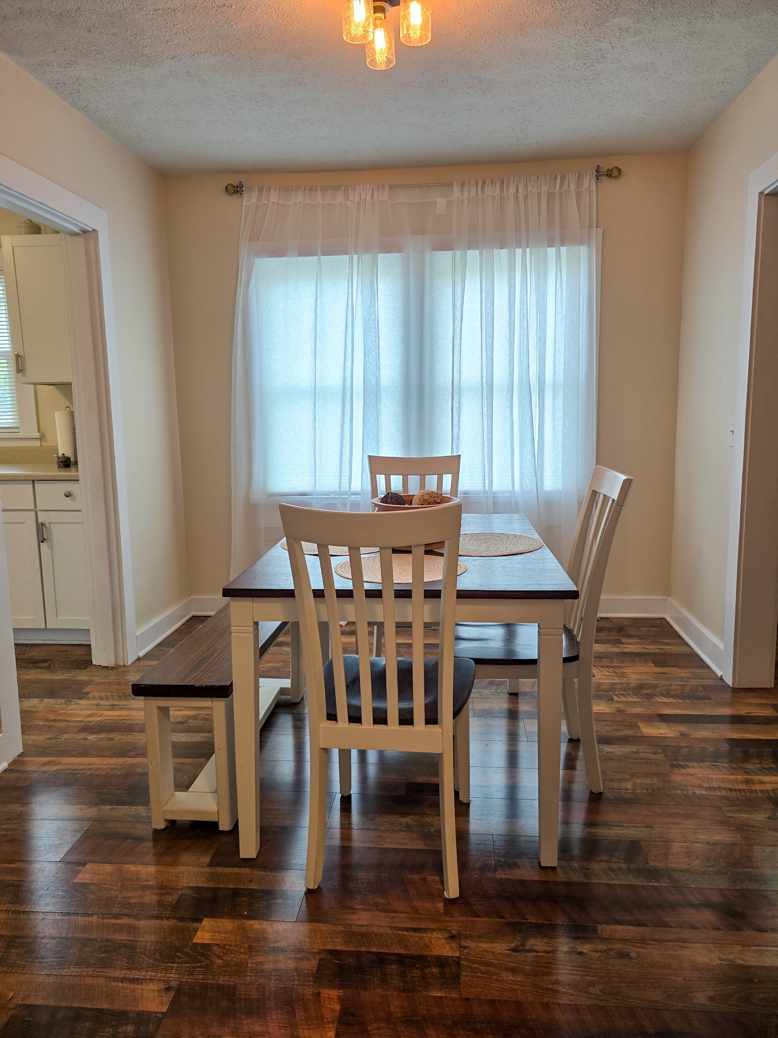 103 Oak St Property Photo 5