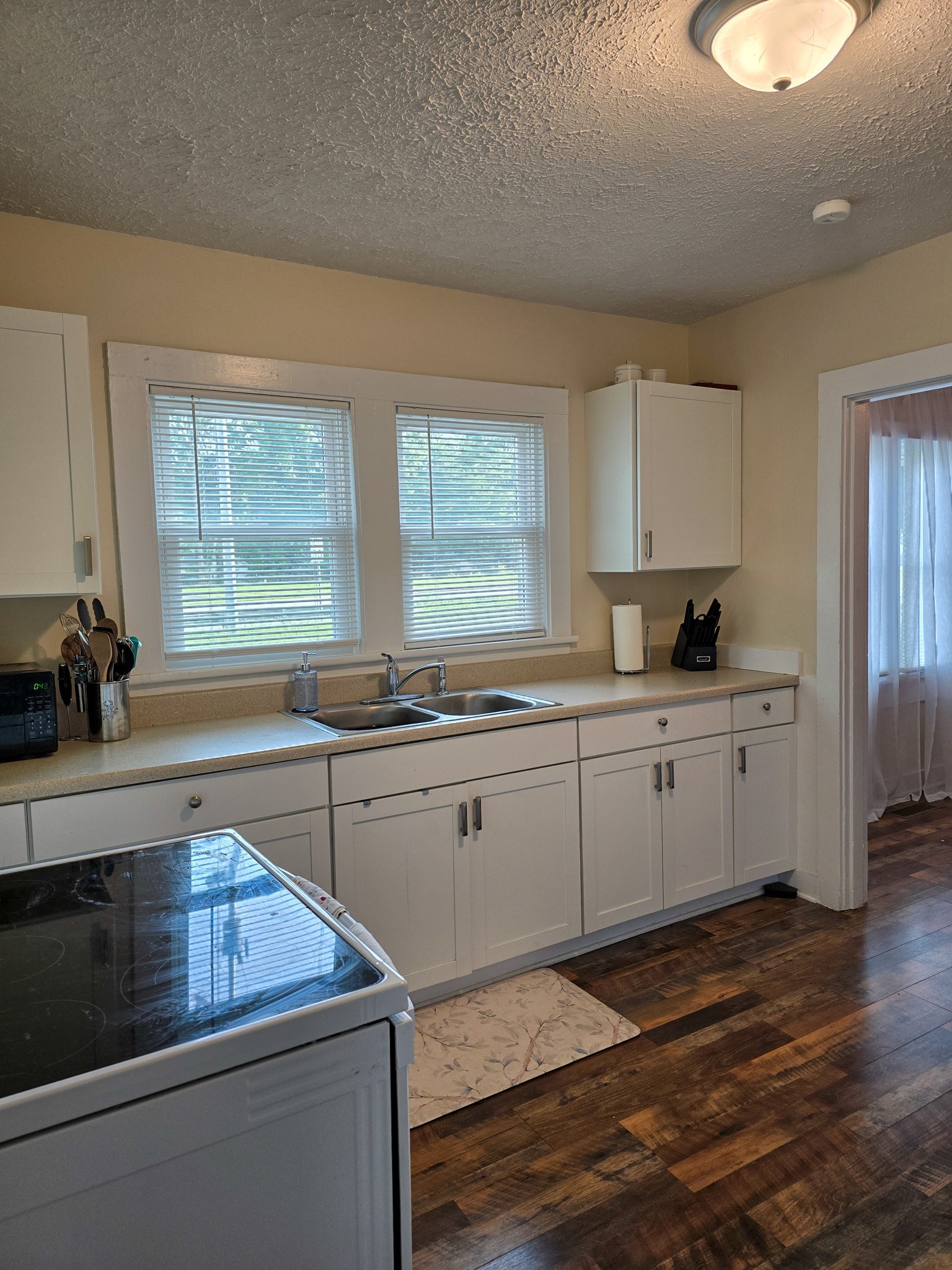 103 Oak St Property Photo 6