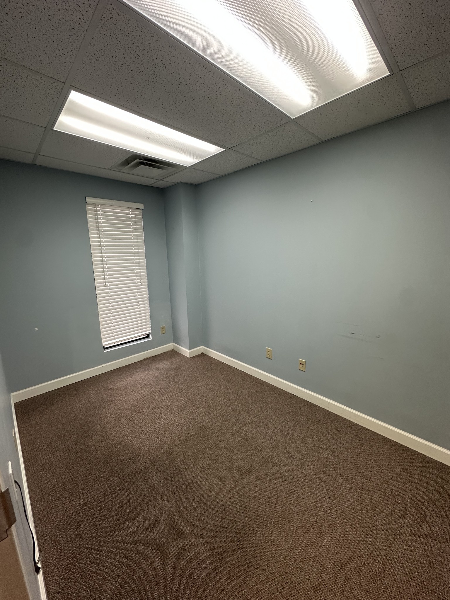 2159 N Thompson Ln Property Photo 6