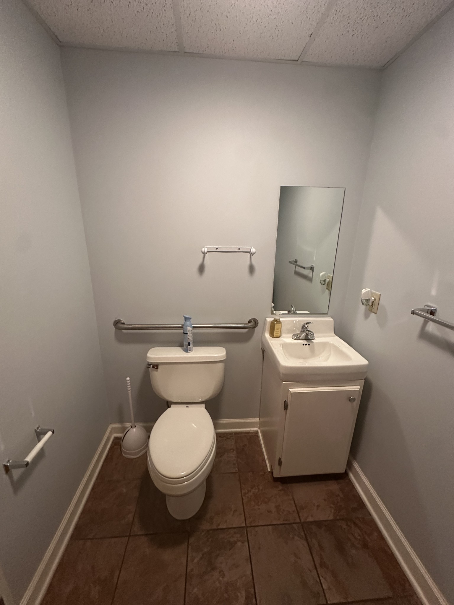 2159 N Thompson Ln Property Photo 9