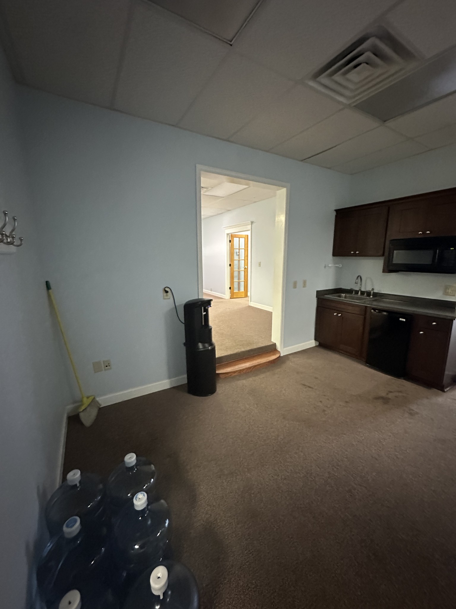 2159 N Thompson Ln Property Photo 11