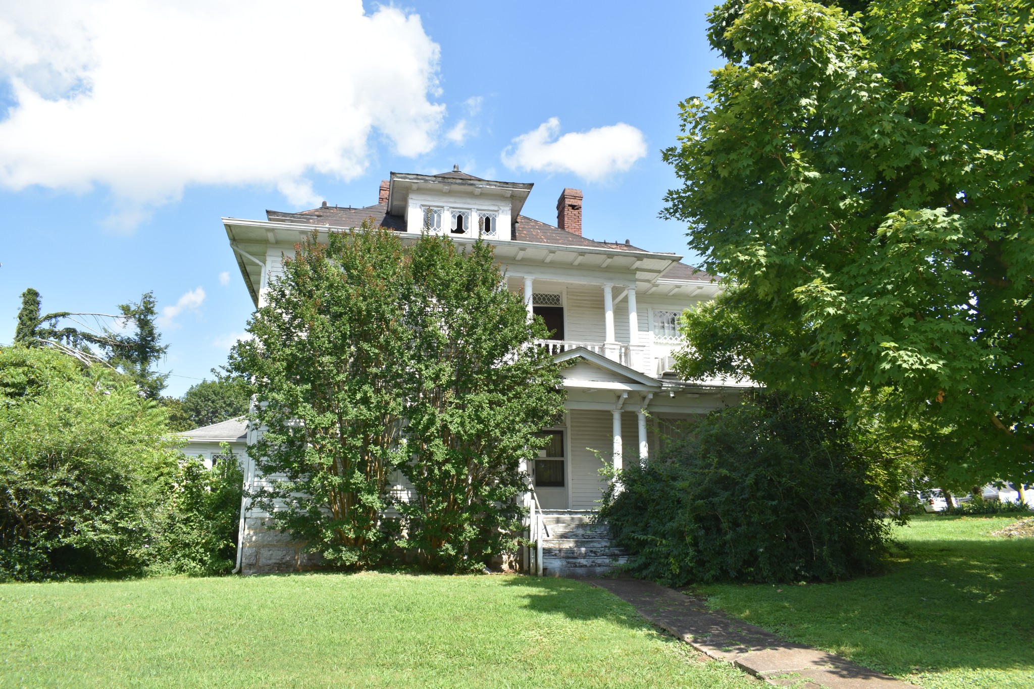 704 Main St, N Property Photo 1
