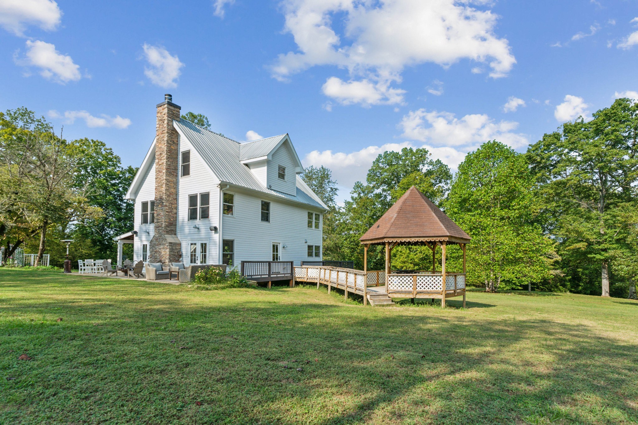 927 Bond Road Property Photo 1