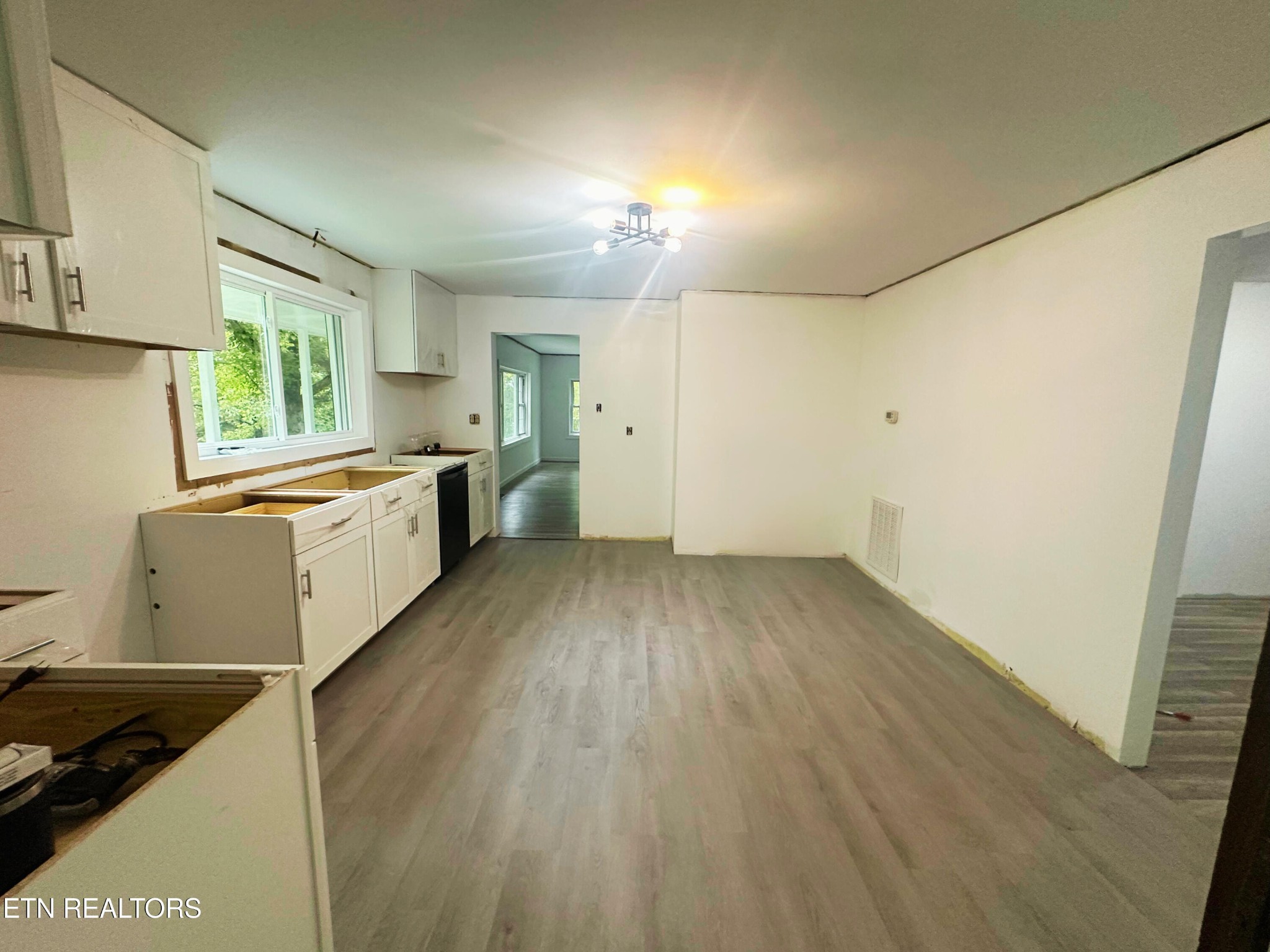 5936 Thorn Grove Pike Property Photo 5