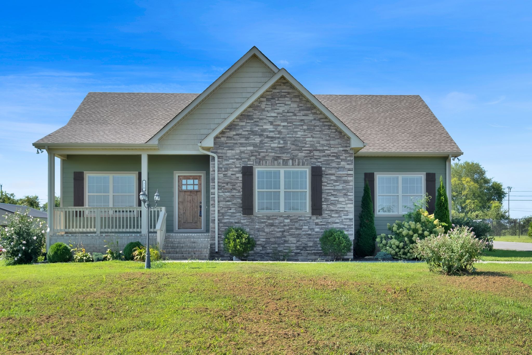 210 Hollow Tree Cir Property Photo 1