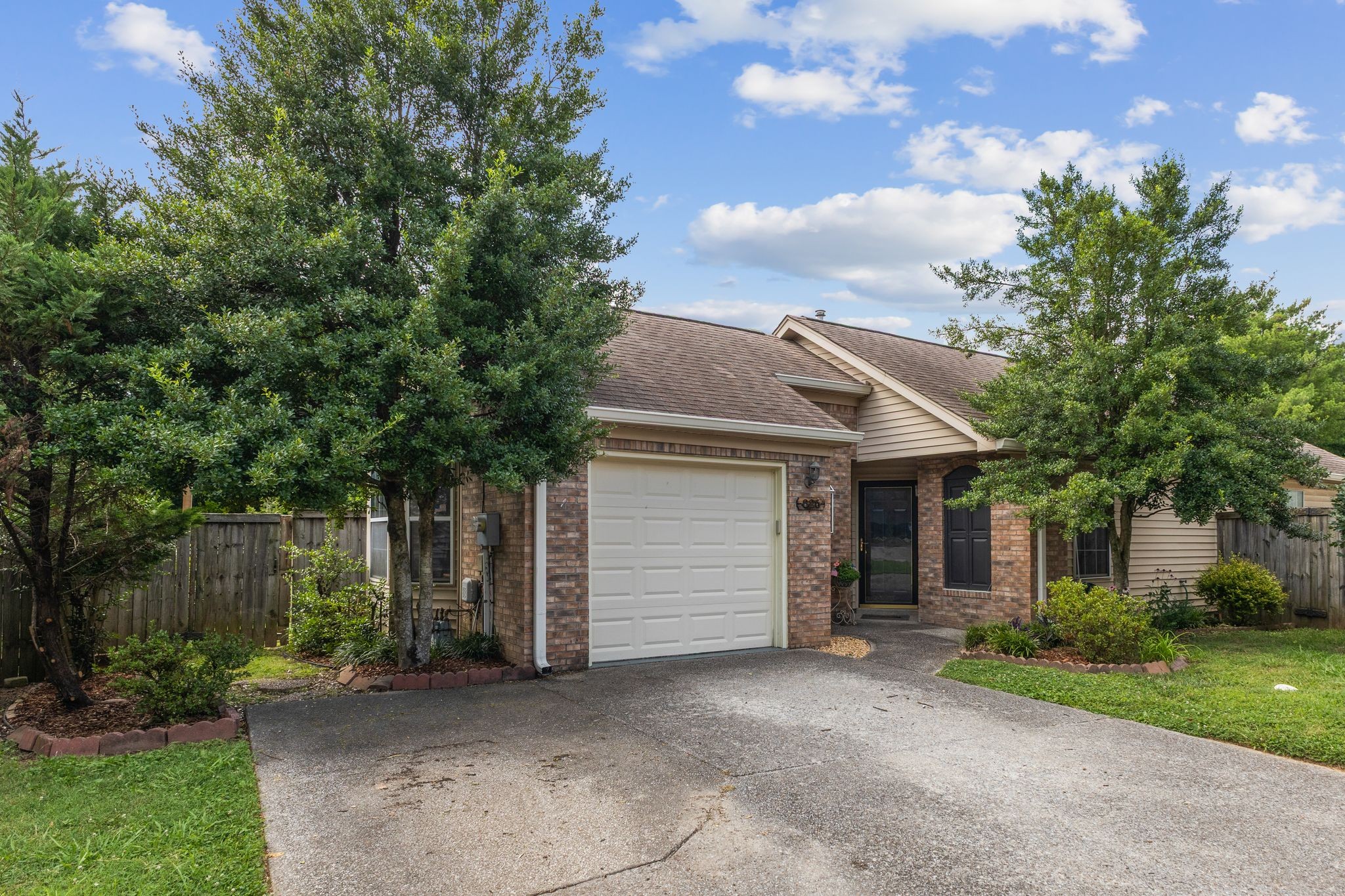 826 Brandyleigh Ct Property Photo 1