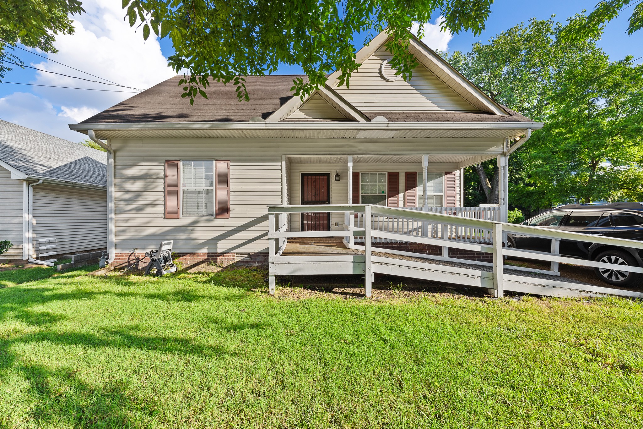 1915 Britt Pl Property Photo 1