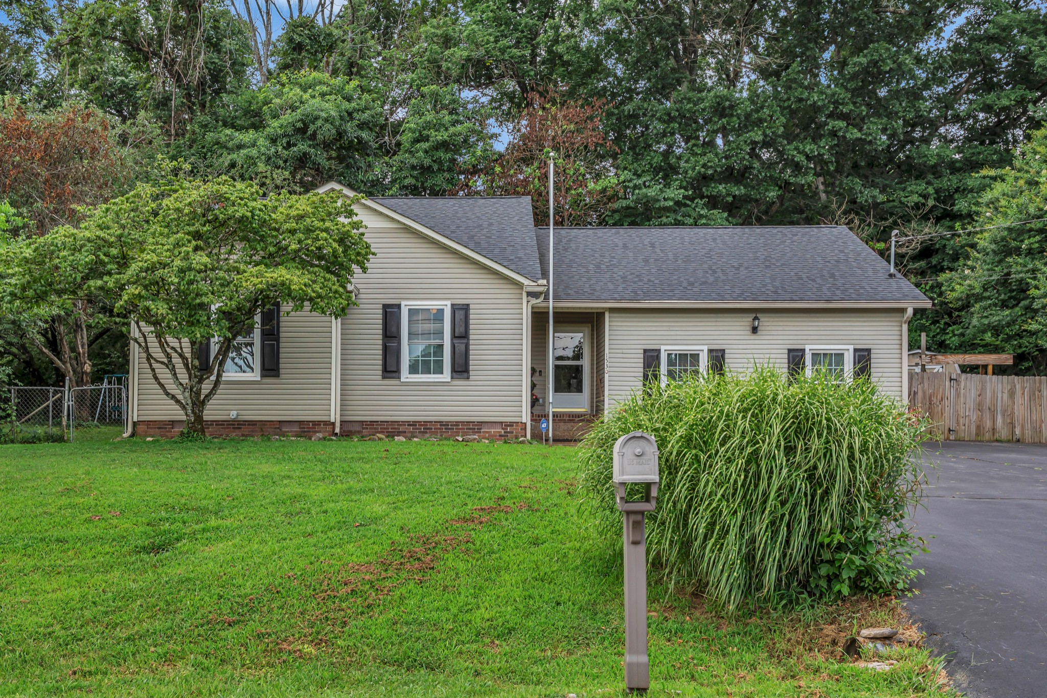 1530 Potter Dr Property Photo 1