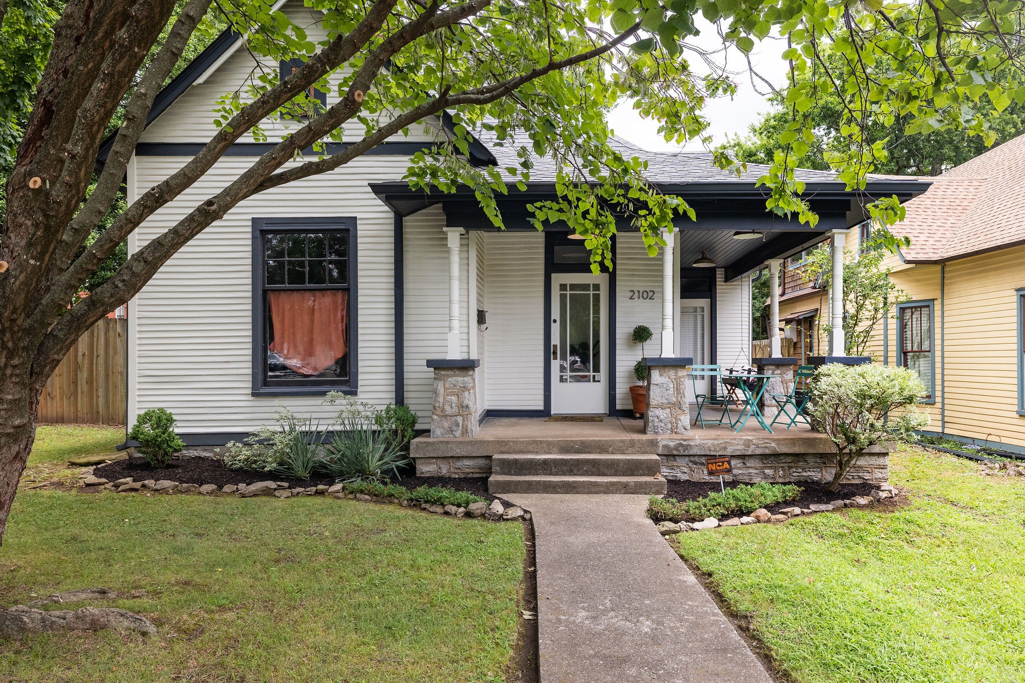 2102 Grantland Ave Property Photo 1